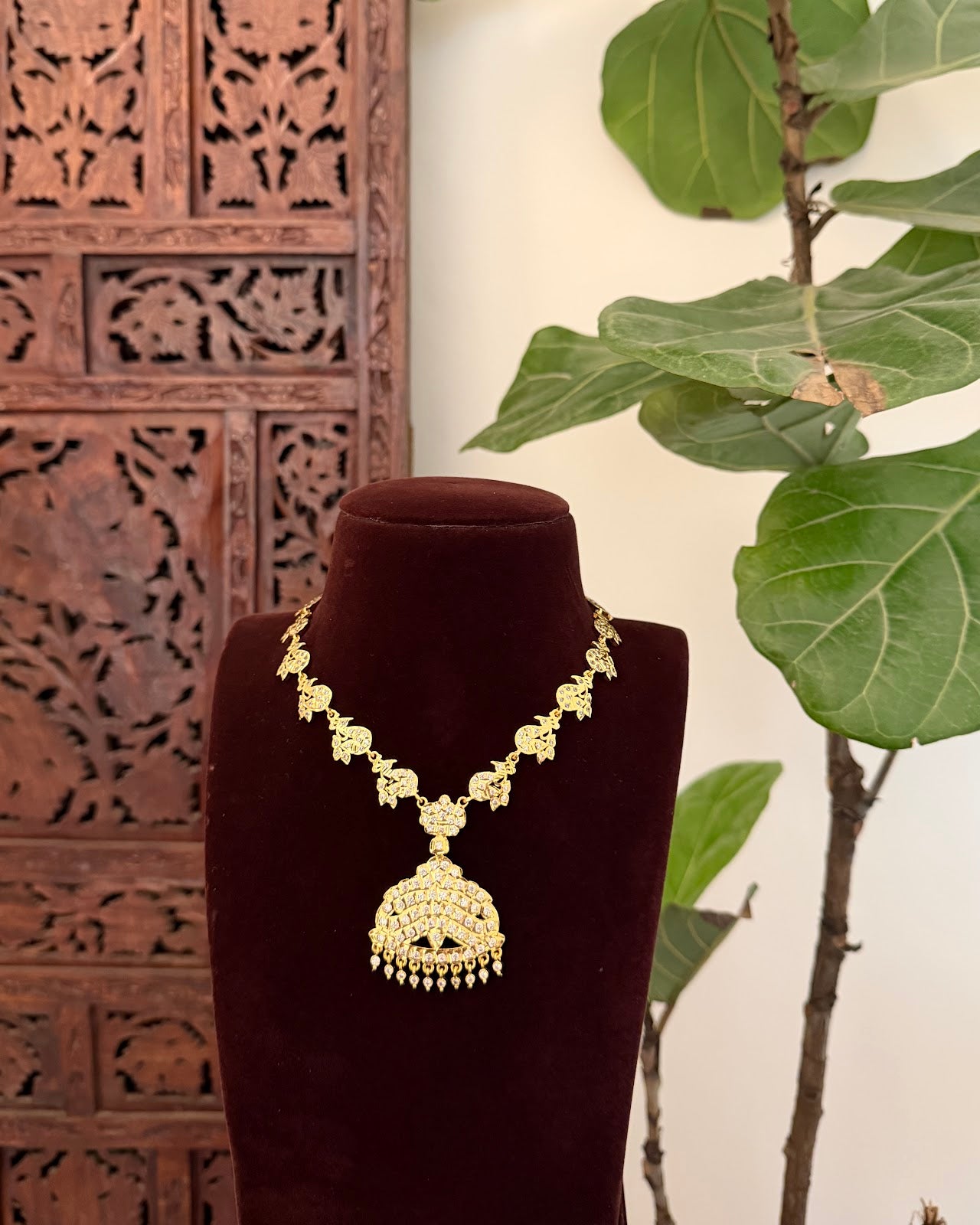 Heritage Vintage Peacock Impon Necklace Set with Earrings | White | Handmade Gold Tone | NC826