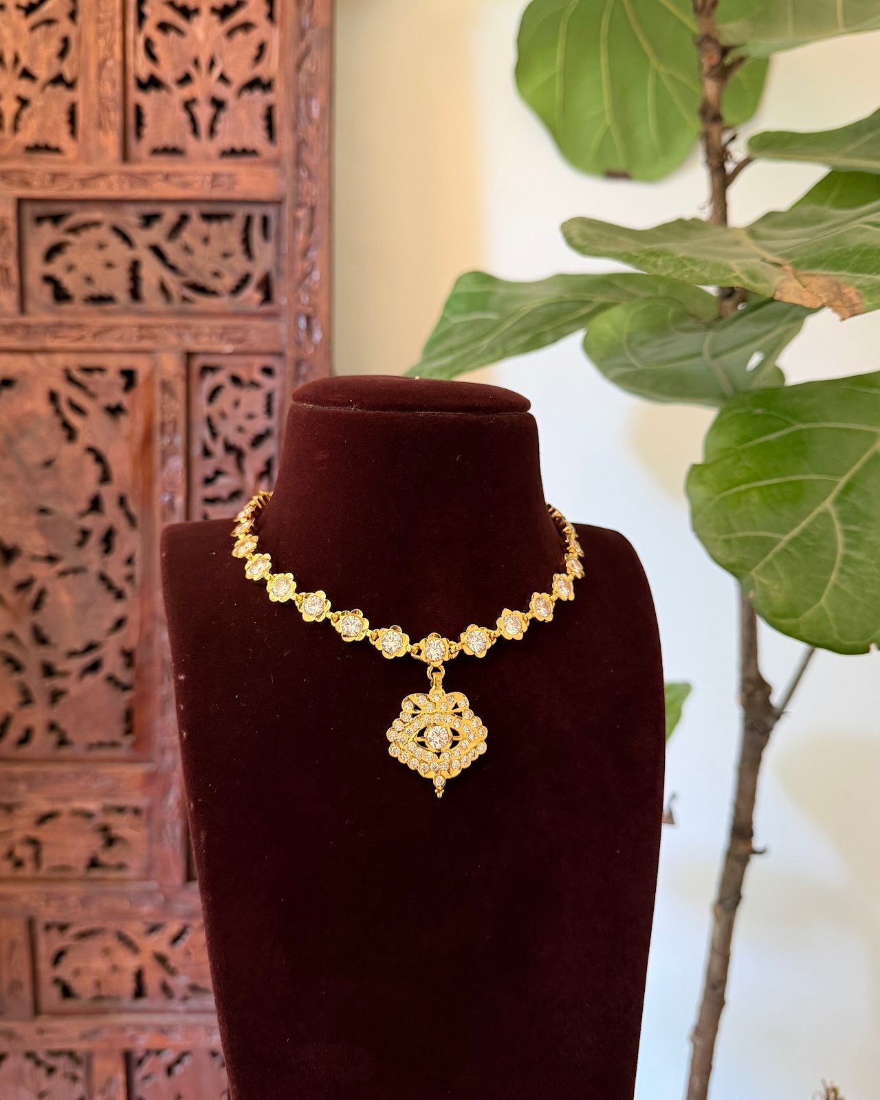 Vintage Impon Necklace | White | Handmade Gold Tone | NC818
