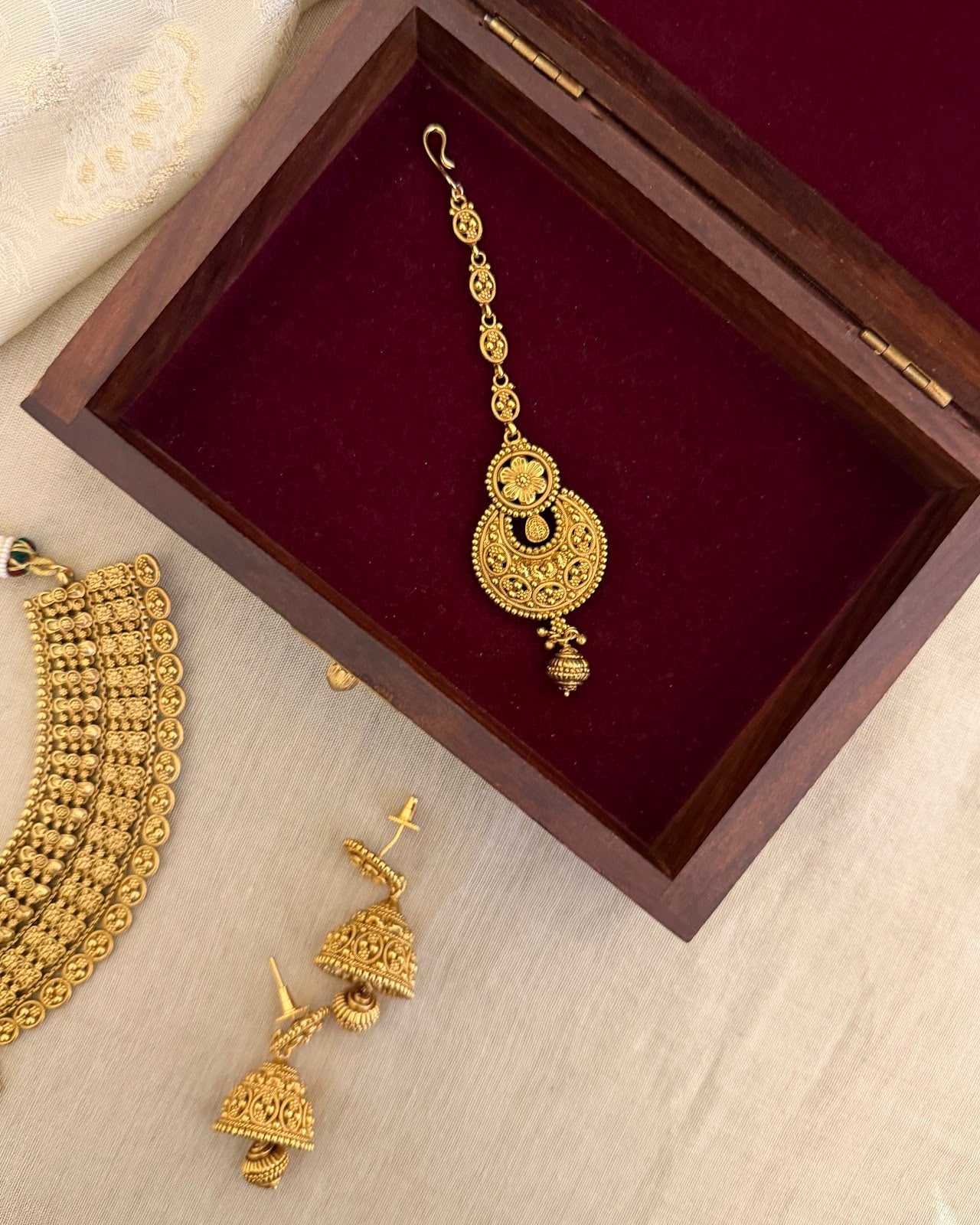 Classic Antique Gold Matte Bridal Necklace Set NC710