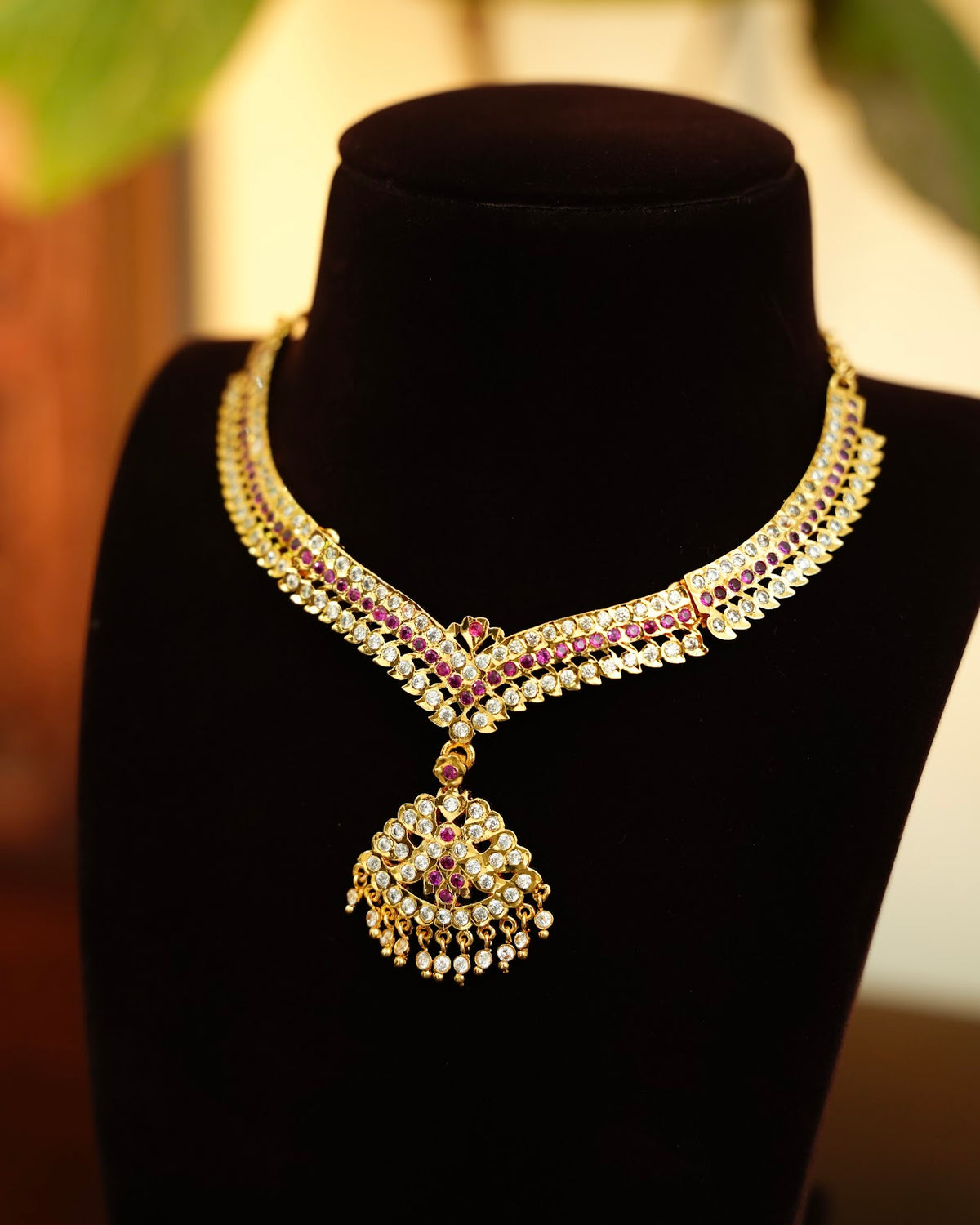 Classic Panchaloha Necklace | White & Ruby | Handmade Gold Tone | NC912