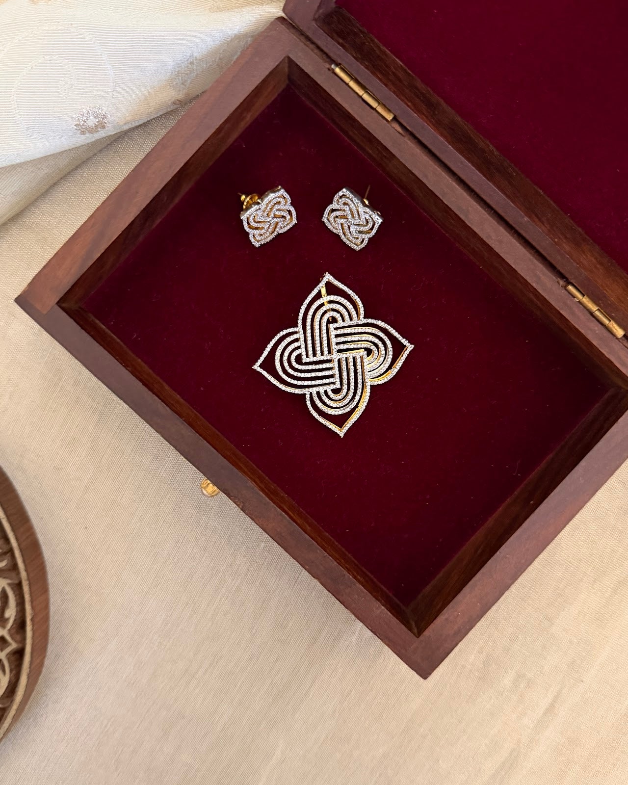 Kolam & Muggu Pendant Set HA359