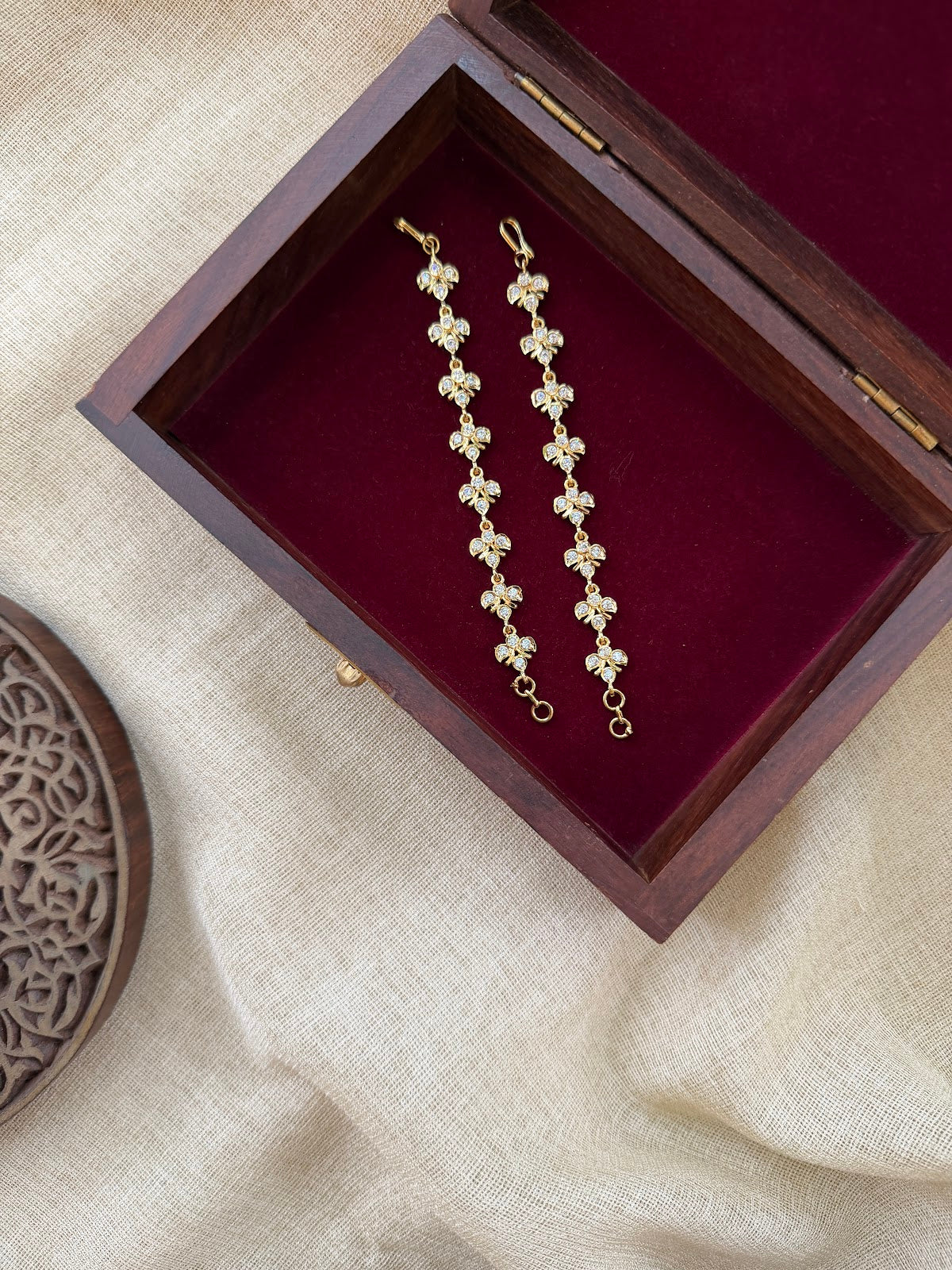 Royal Impon Ear Chain – White Heritage Floral Style EC249