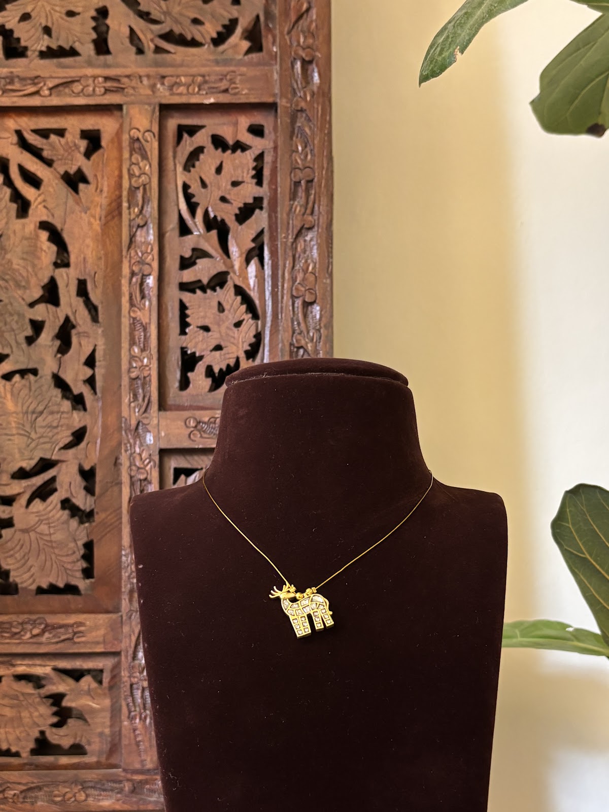 Invisible Chain with Kundan Deer Pendant  | NC748