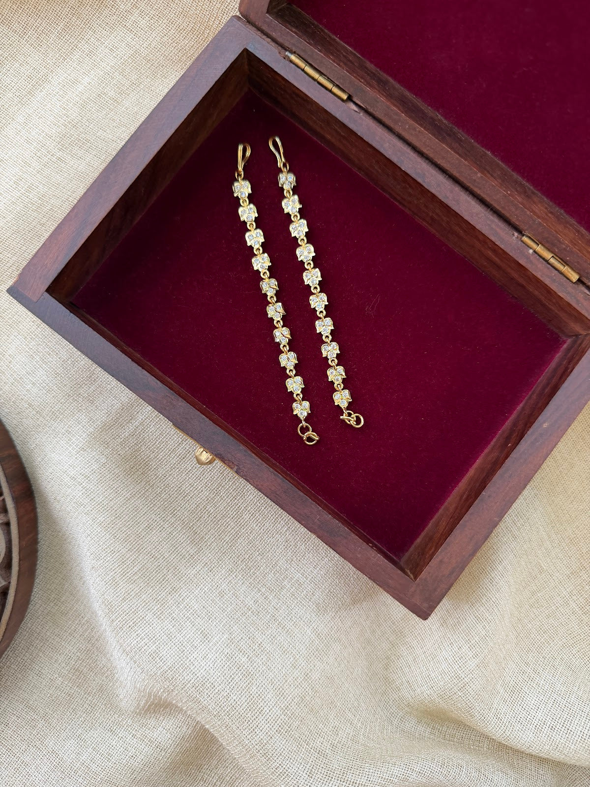 Classic Impon Ear Chain – White Antique Floral Design EC251