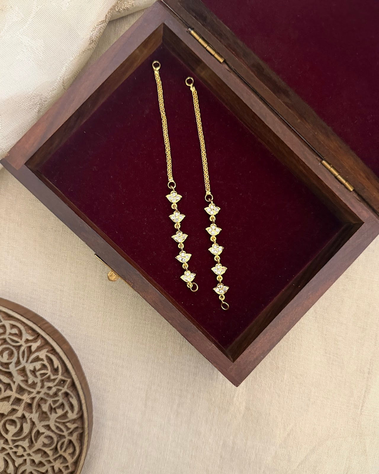Vintage Impon Straight Ear Chain White EC192