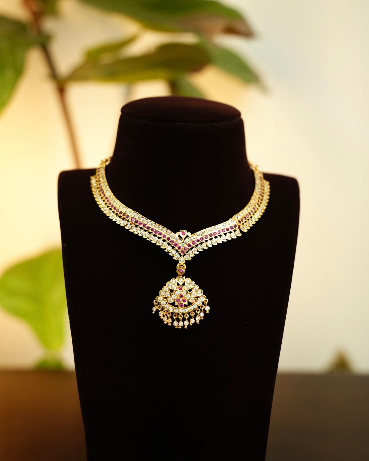 Classic Panchaloha Necklace | White & Ruby | Handmade Gold Tone | NC912