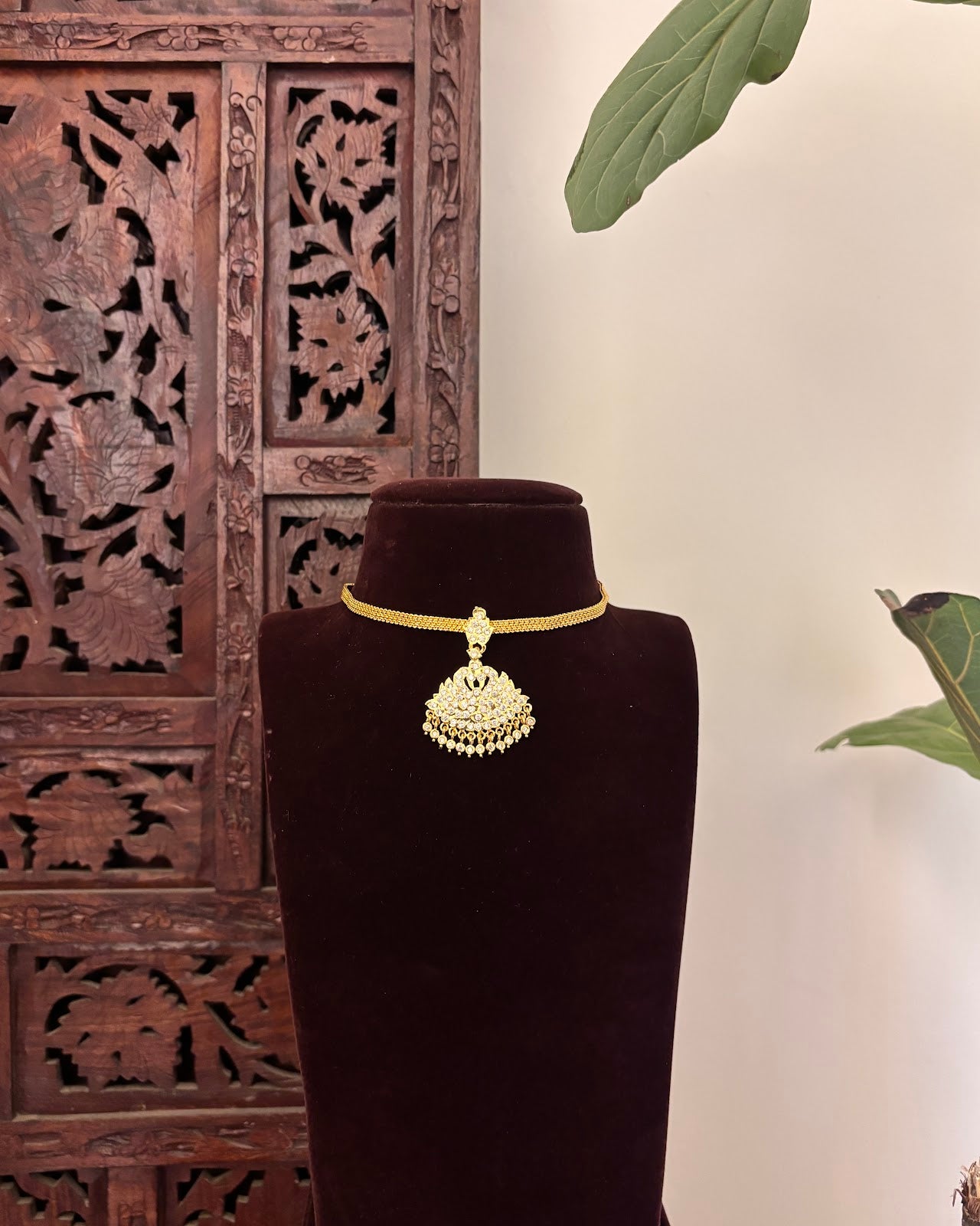 Vintage Impon Attigai Necklace – White | Handmade Gold Tone | NC805