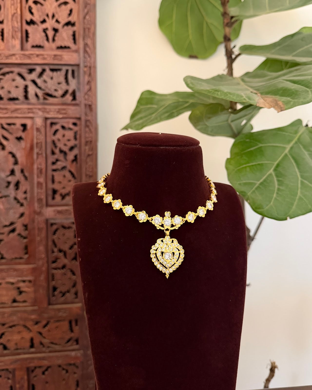 Attigai Vintage White Floral Necklace | Handmade Gold Tone | NC819