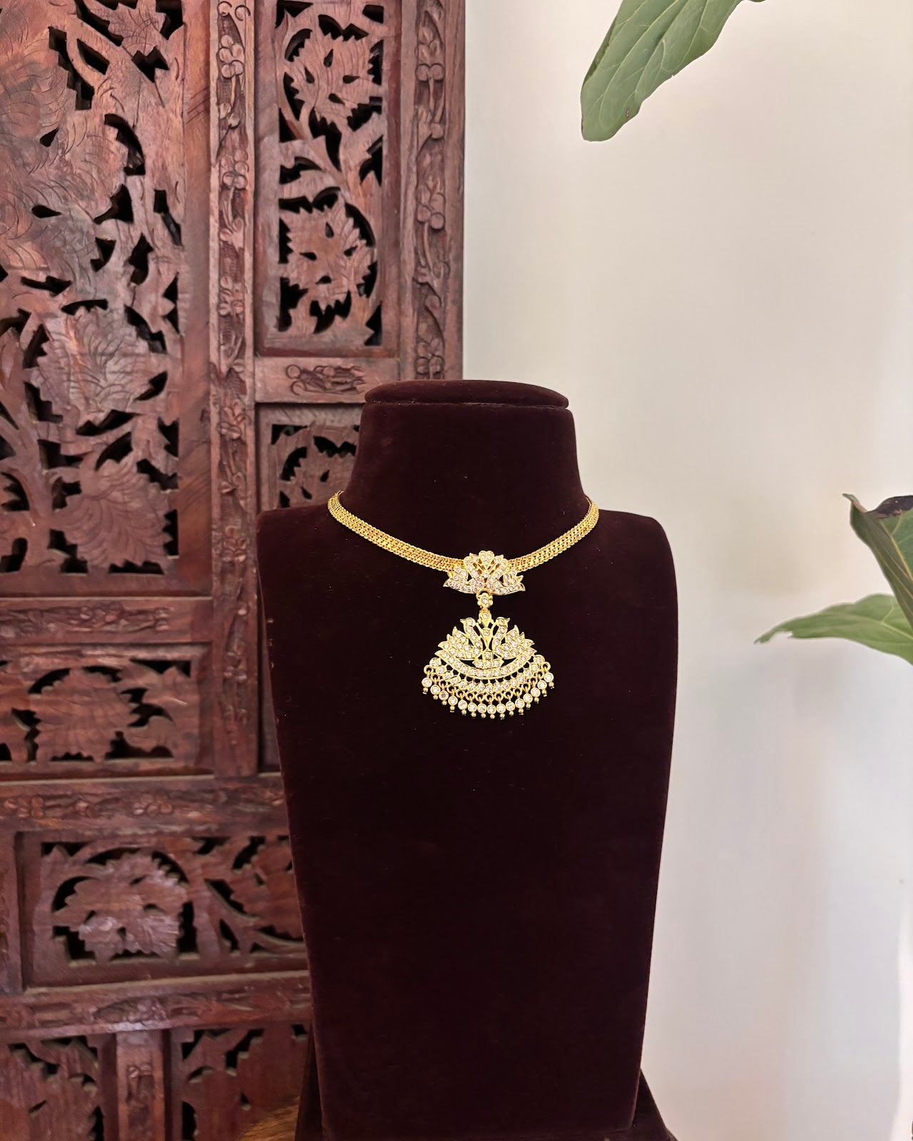Vintage Impon Peacock Attigai Necklace – White | Handmade Gold Tone | NC803