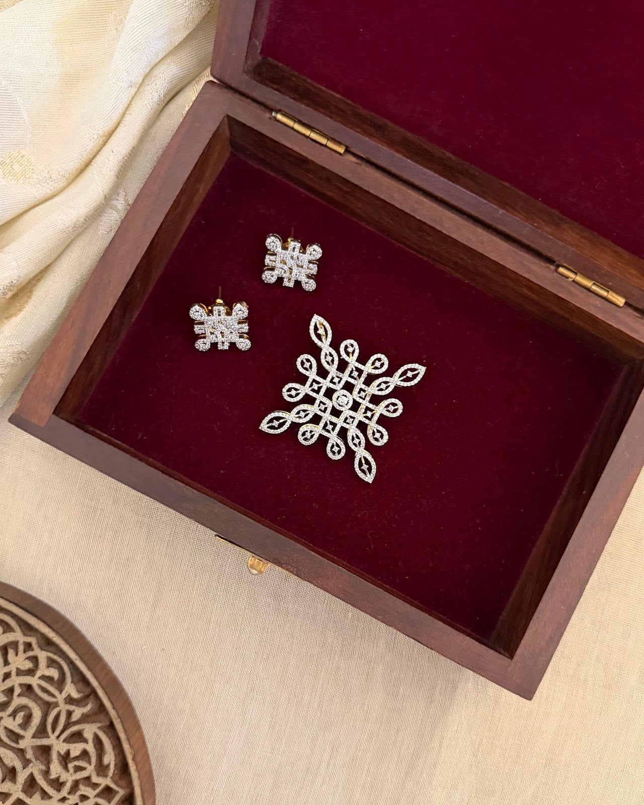 Kolam & Muggu Pendant Set HA361