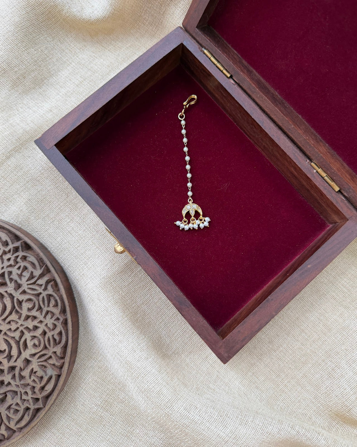 Minimal Jadau Floral Design Maang Tikka | White | Handmade Gold Plated | MT387
