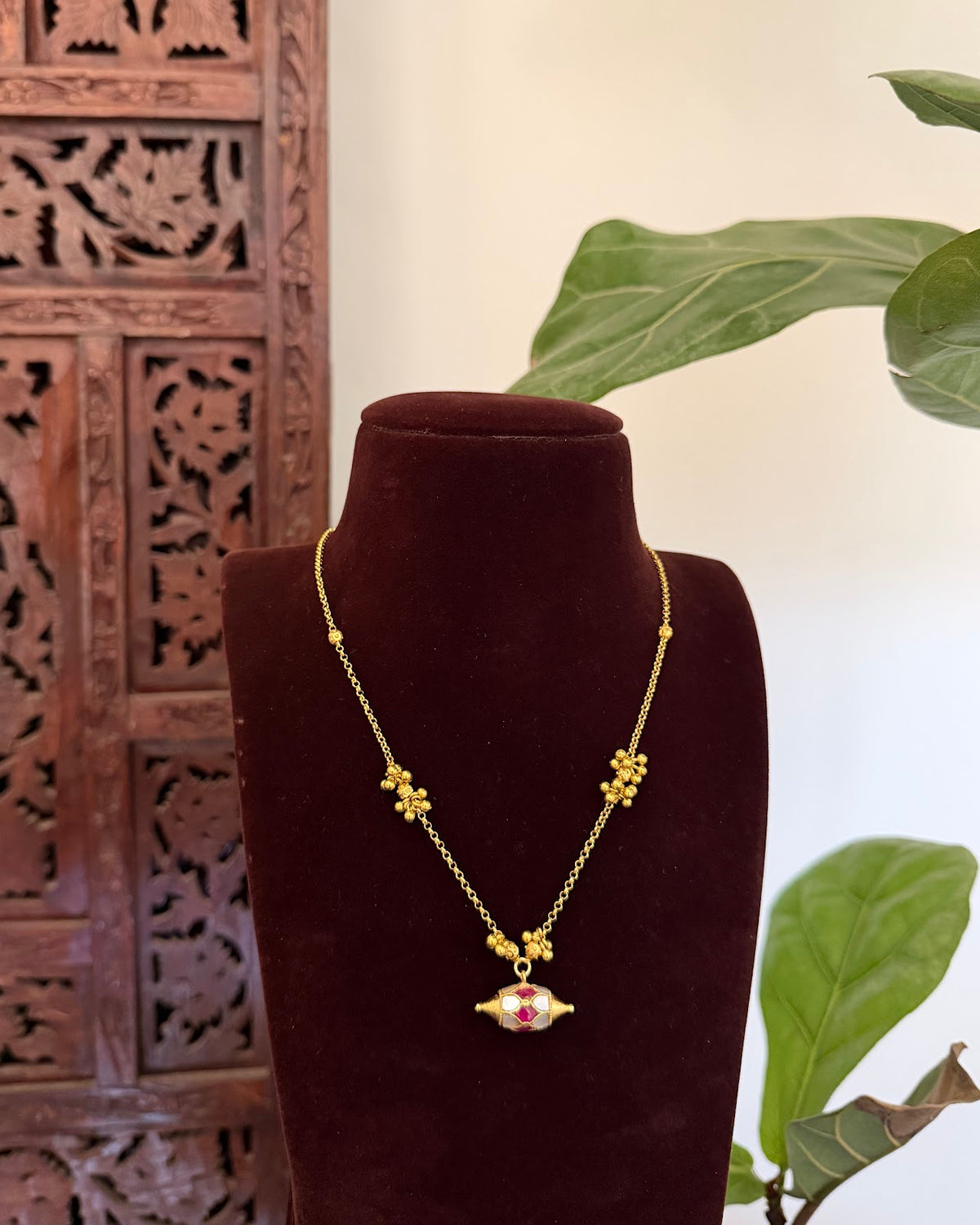 Minimal Kundan Necklace with White Pendant | Handmade Gold Plated | NC850