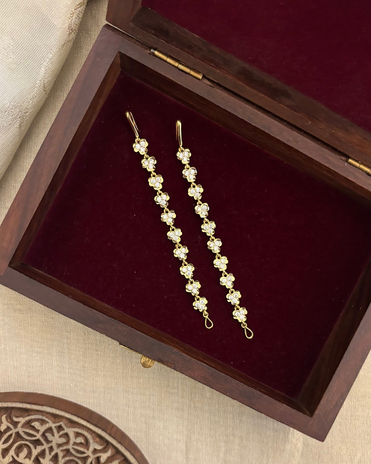 Vintage Impon Straight Ear Chain White EC195