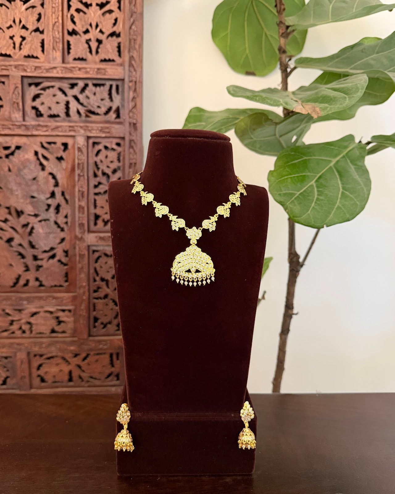 Heritage Vintage Peacock Impon Necklace Set with Earrings | White | Handmade Gold Tone | NC826