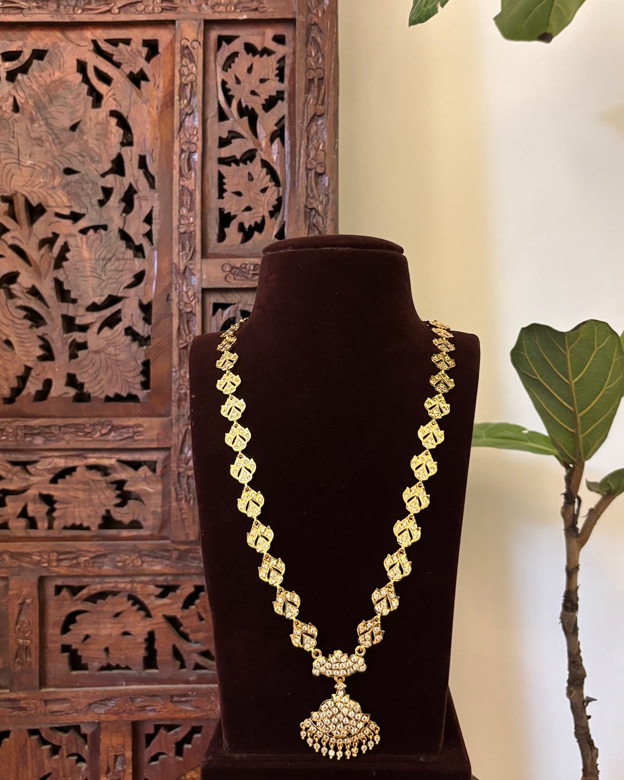 Floral Motif Impon Jewellery Set | White | Haram & Earrings | Handmade Gold Tone | NC757
