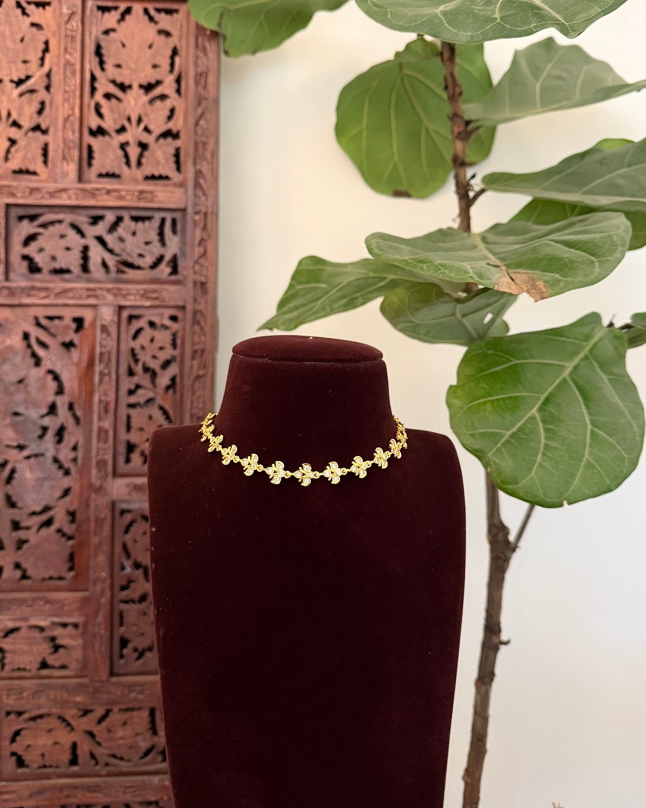Vintage Floral Impon Choker Necklace | White | Handmade Gold Tone | NC820
