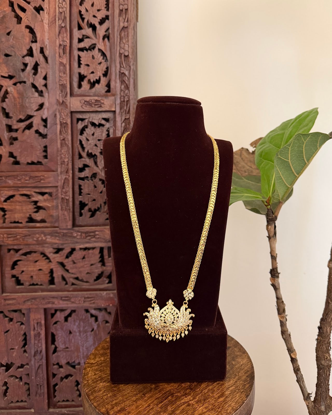 Traditional Lotus Motif Impon Necklace | White | Handmade Gold Tone | NC791