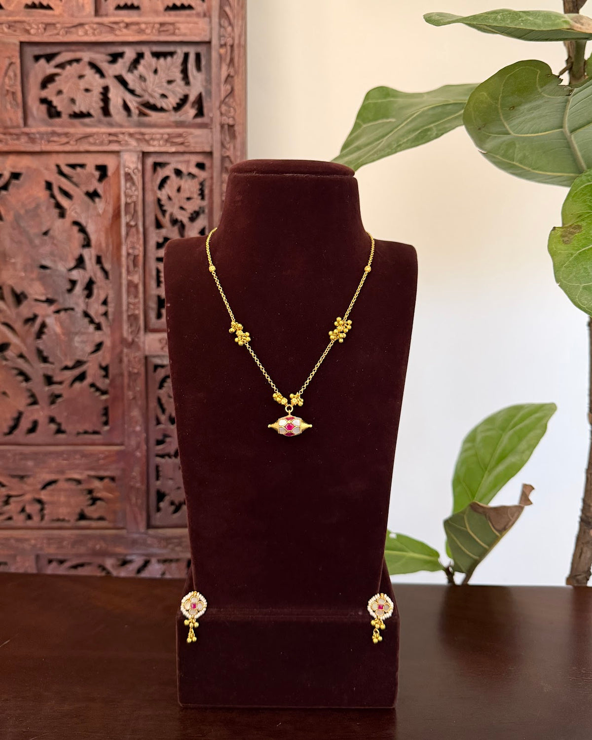 Minimal Kundan Necklace with White Pendant | Handmade Gold Plated | NC850