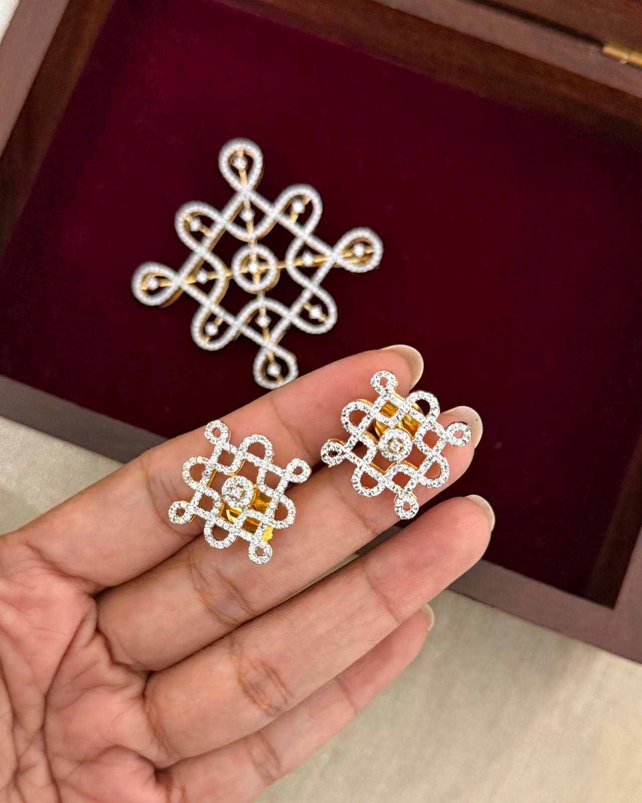 Kolam & Muggu Pendant Set HA360
