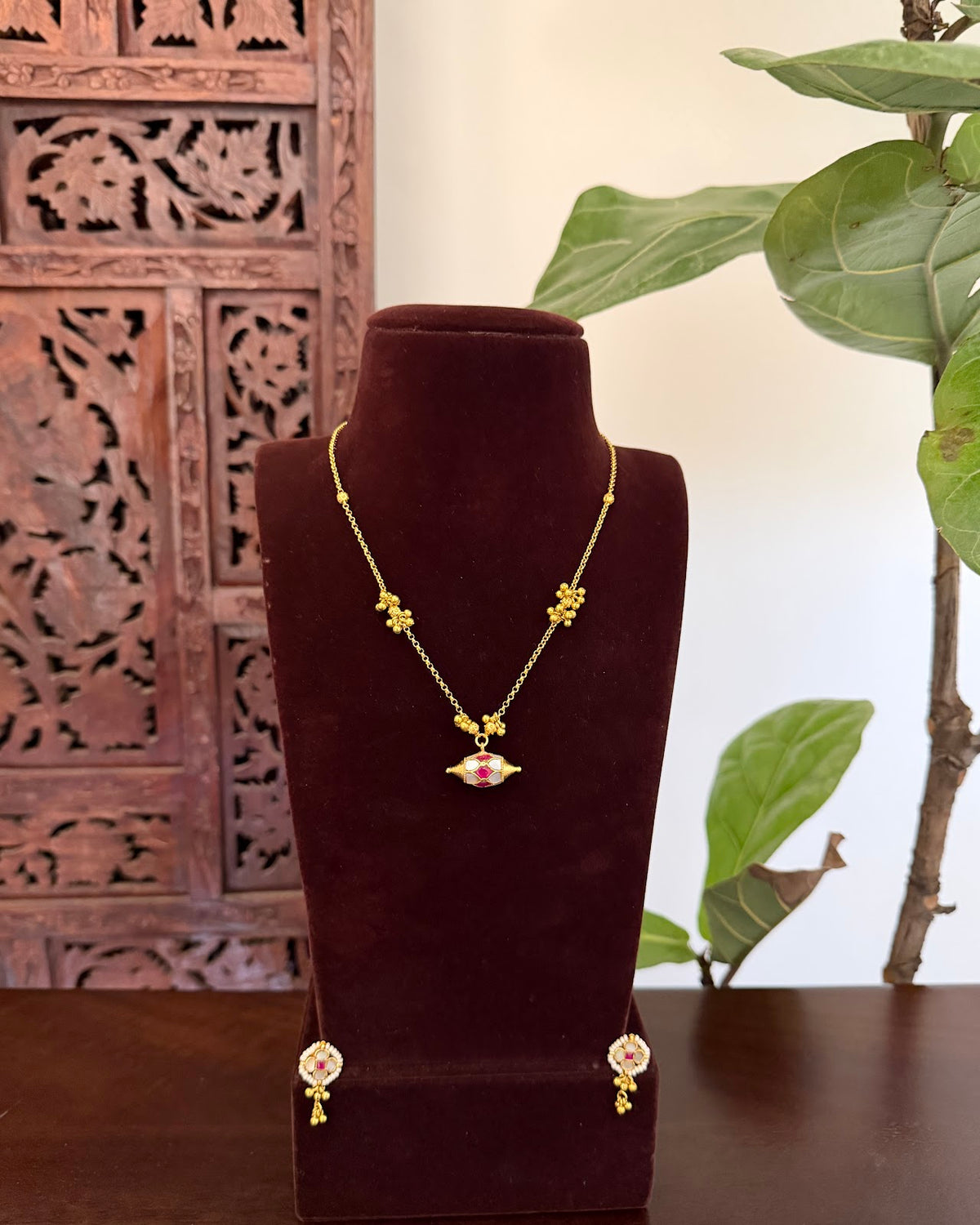 Minimal Kundan Necklace with White Pendant | Handmade Gold Plated | NC850