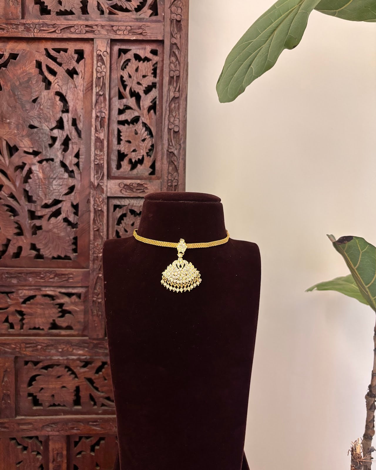 Vintage Impon Attigai Necklace – White | Handmade Gold Tone | NC805
