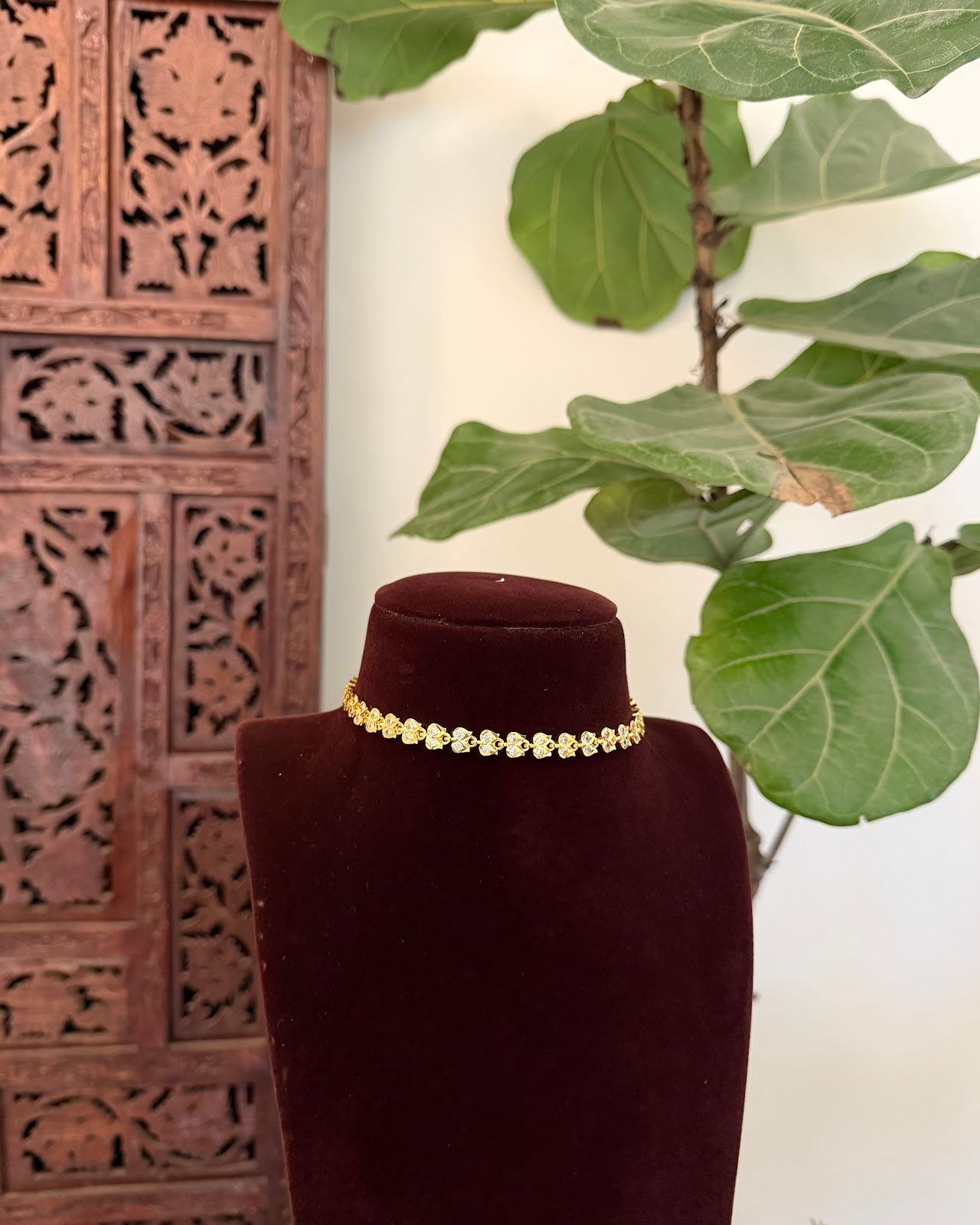 Vintage Floral Impon Choker Necklace | White | Handmade Gold Tone | NC822