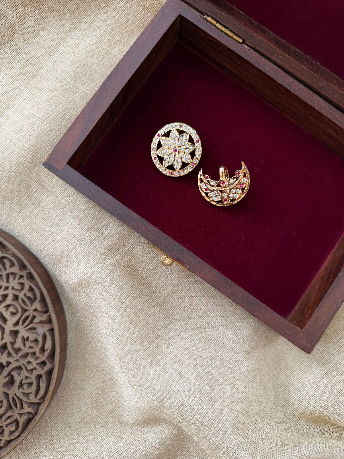 Jadau Kundan Sun & Moon Hair Accessory – Gold Plated | HA420