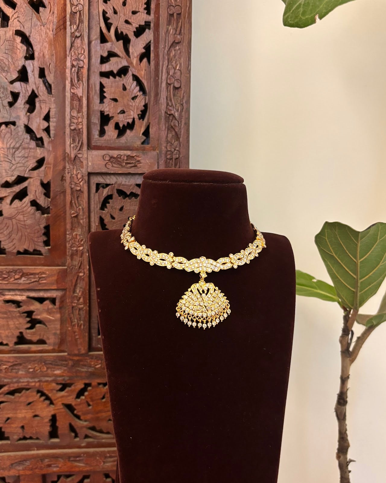 Vintage Impon Attigai Necklace | White | Handmade Gold Tone | NC770