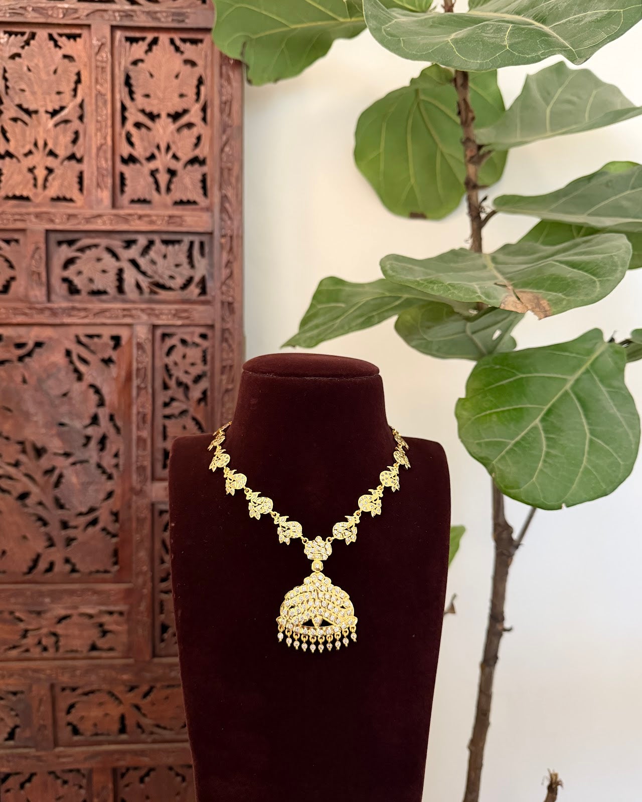 Heritage Vintage Peacock Impon Necklace Set with Earrings | White | Handmade Gold Tone | NC826