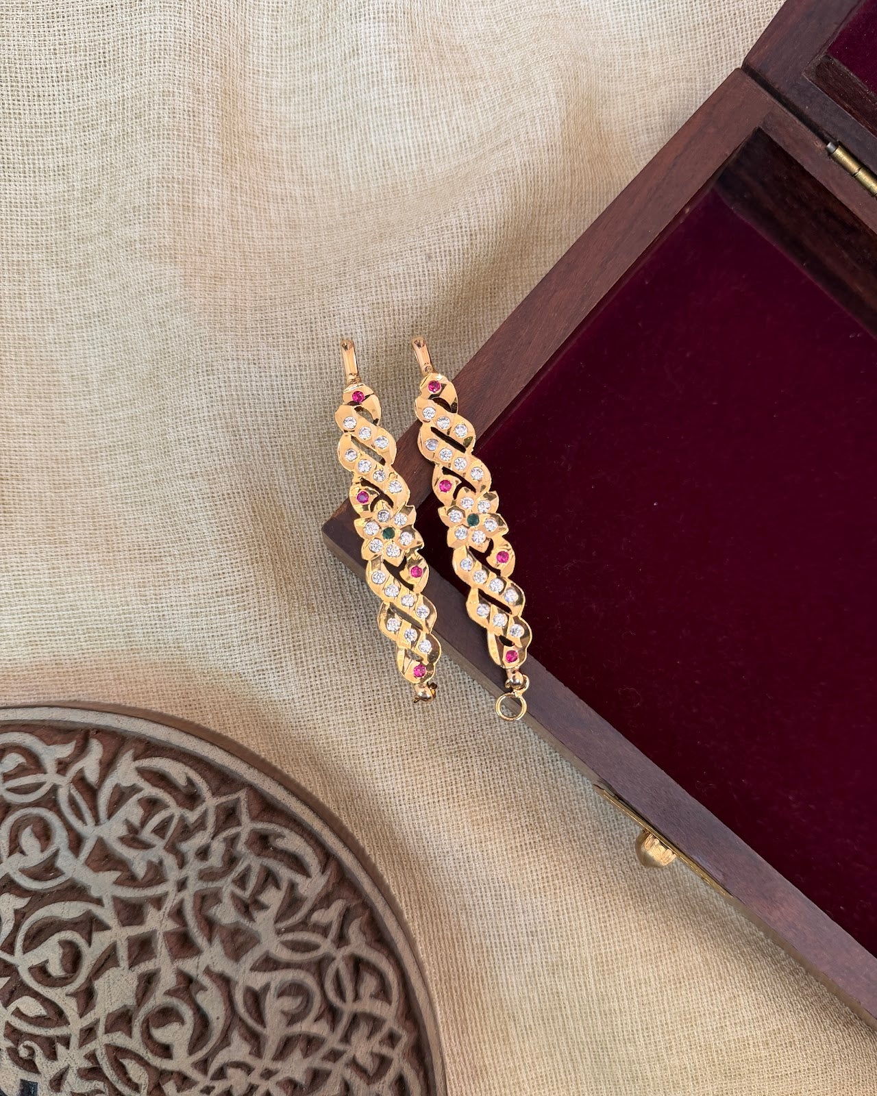 Vintage Floral Impon Straight Ear Chain – Multicolour | Handmade Gold Tone | EC243