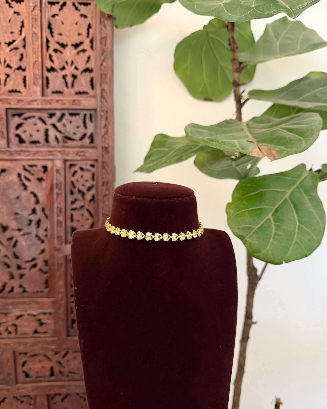 Vintage Floral Impon Choker Necklace | White | Handmade Gold Tone | NC822