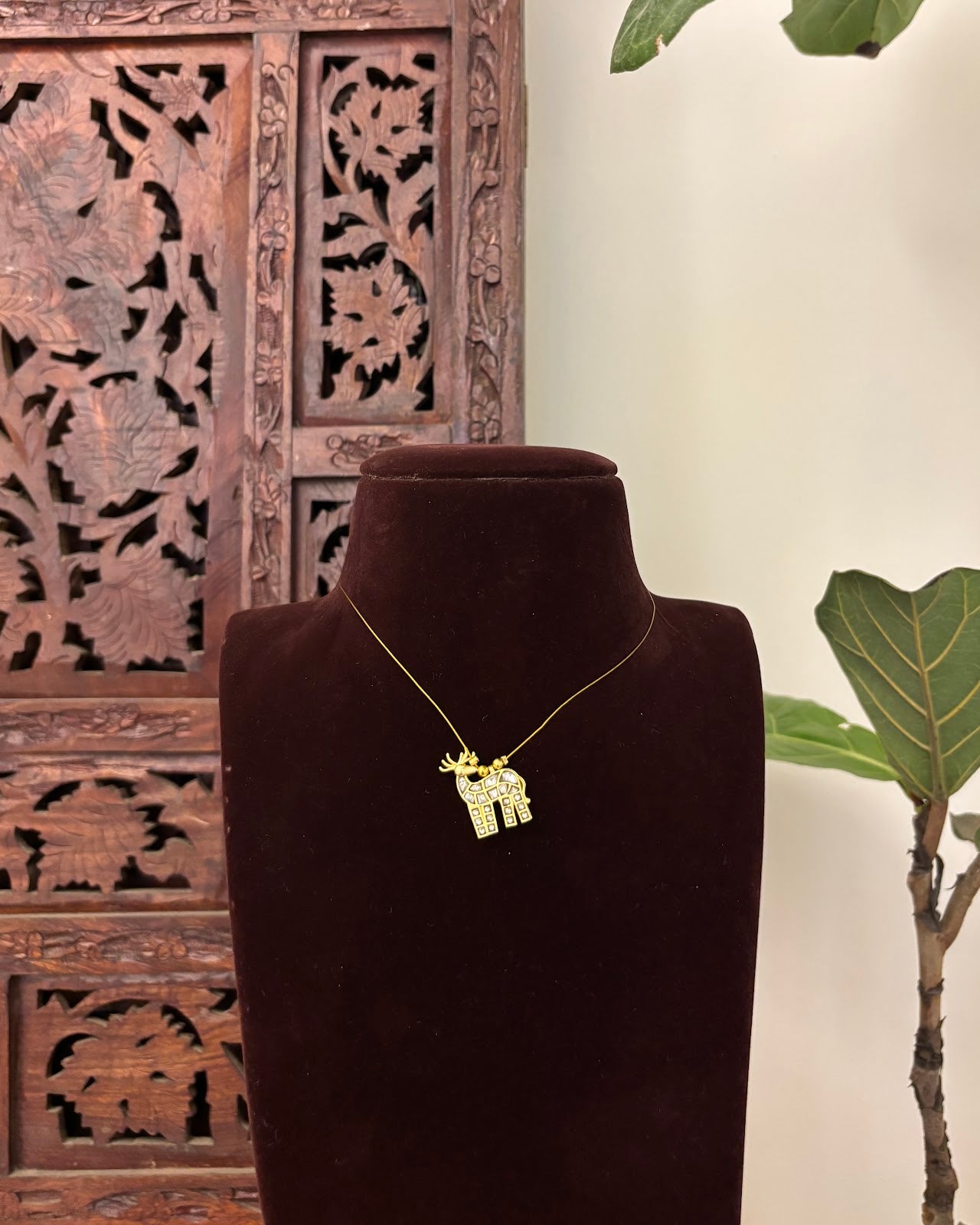 Invisible Chain with Kundan Deer Pendant  | NC748