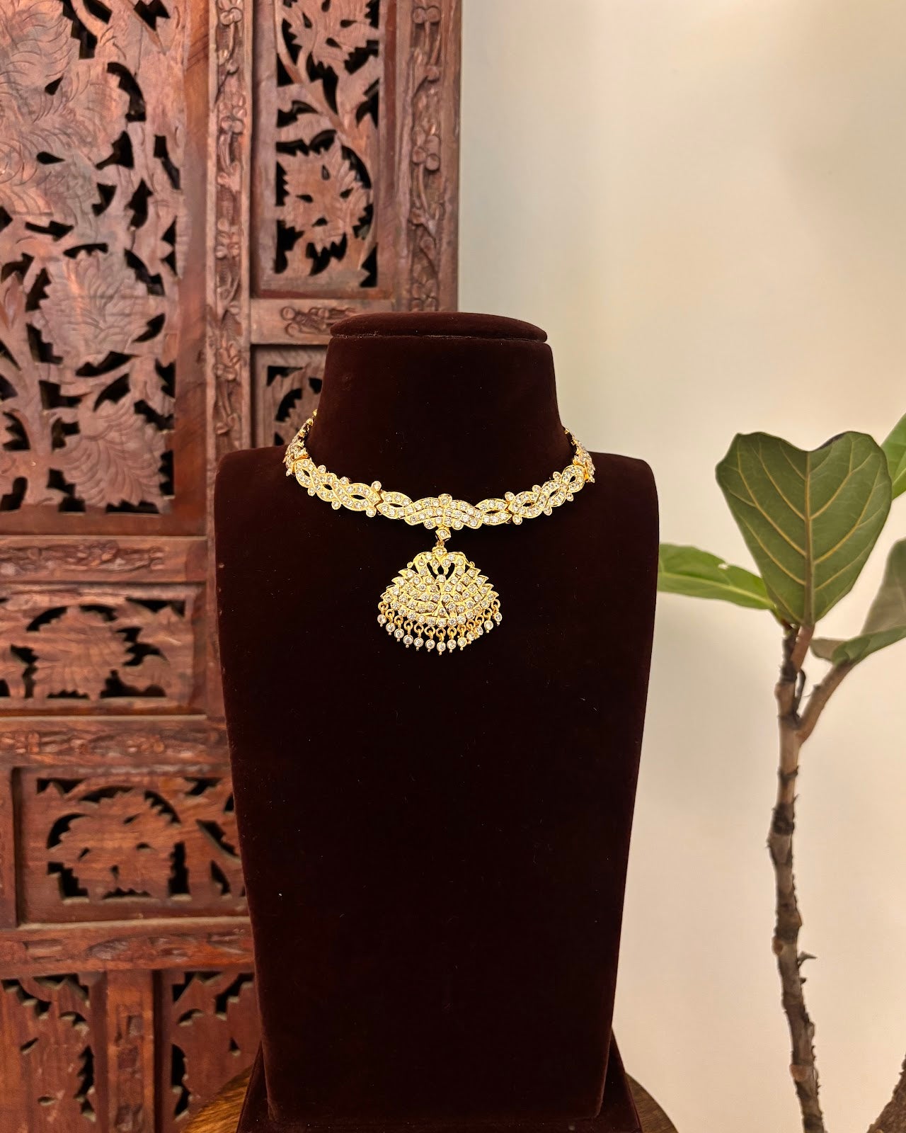 Vintage Impon Attigai Necklace | White | Handmade Gold Tone | NC770