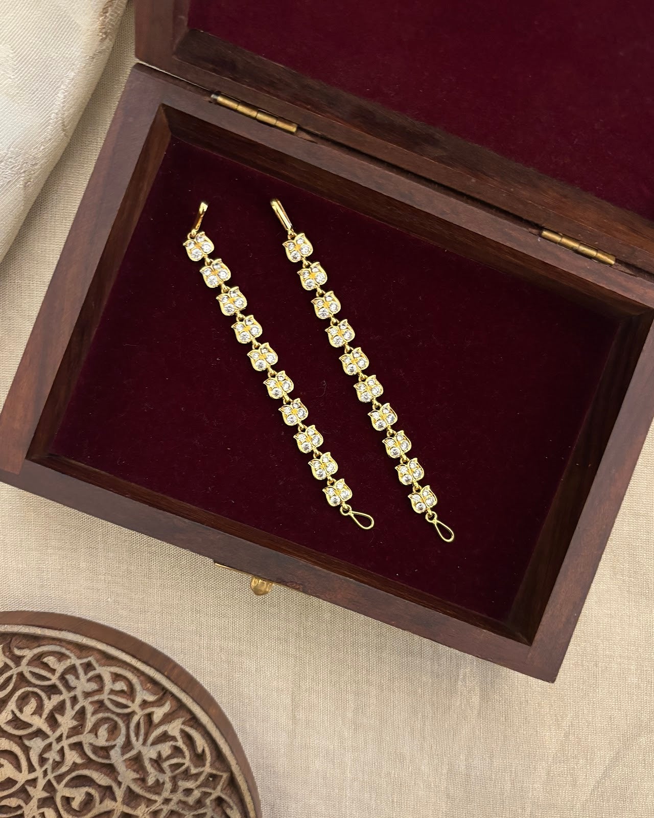 Vintage Impon Straight Ear Chain White EC193