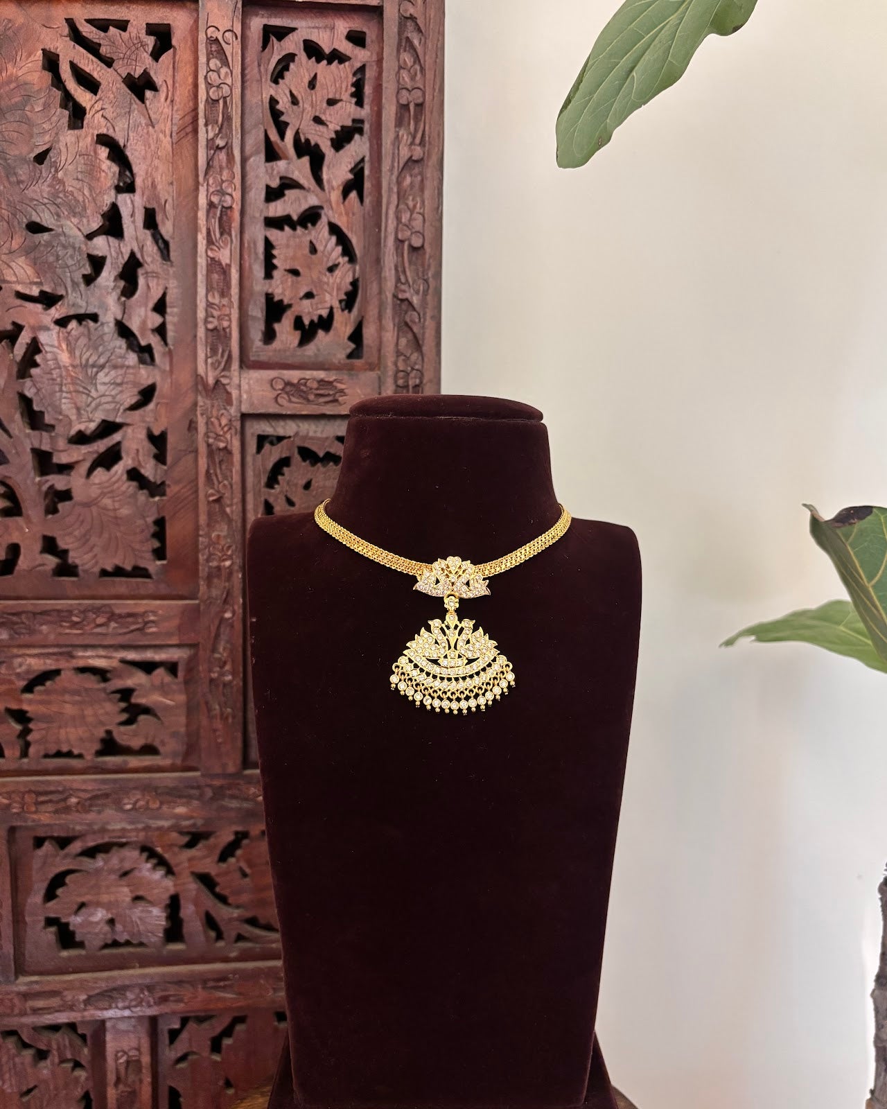 Vintage Impon Peacock Attigai Necklace – White | Handmade Gold Tone | NC803