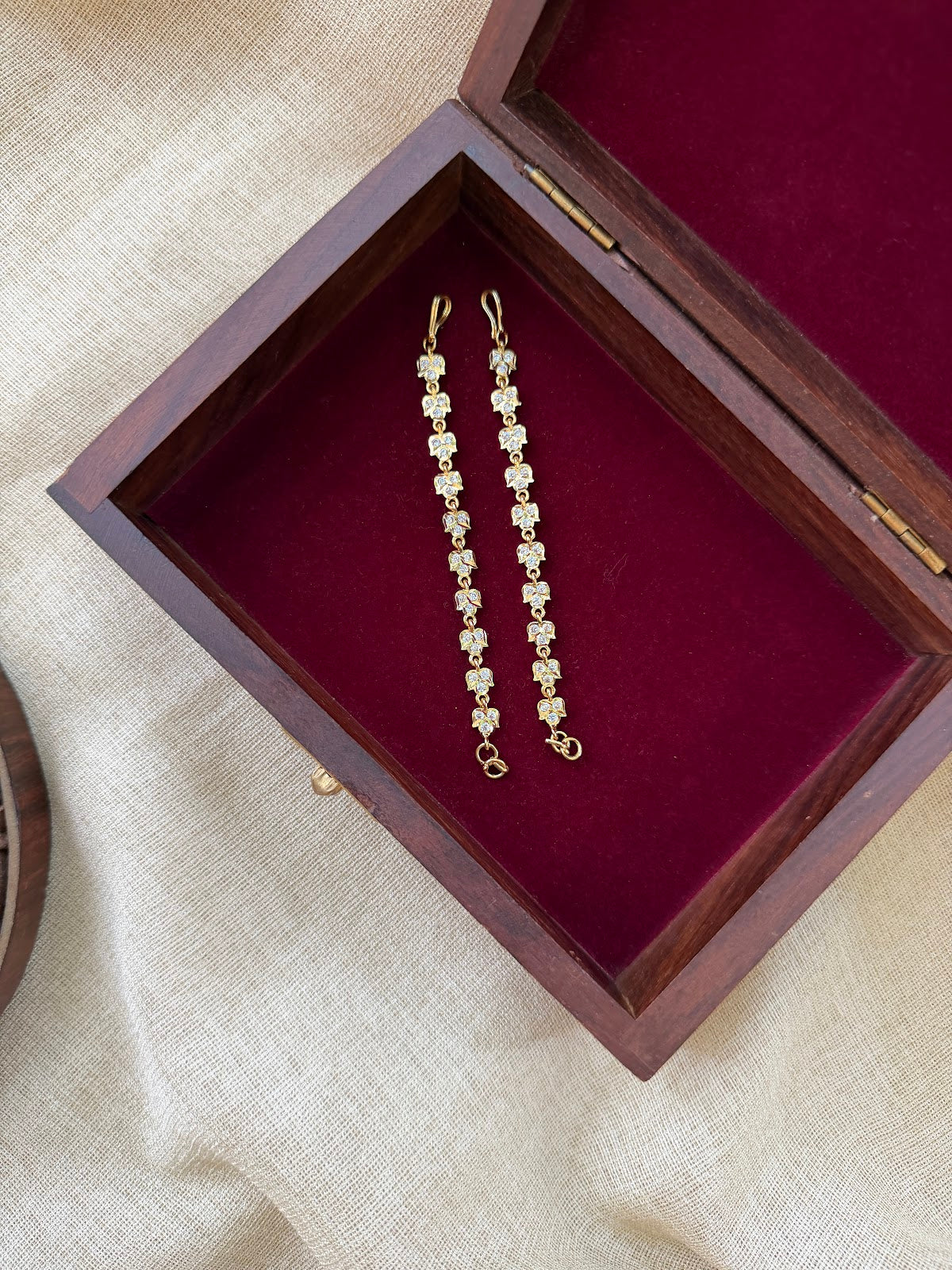 Classic Impon Ear Chain – White Antique Floral Design EC251