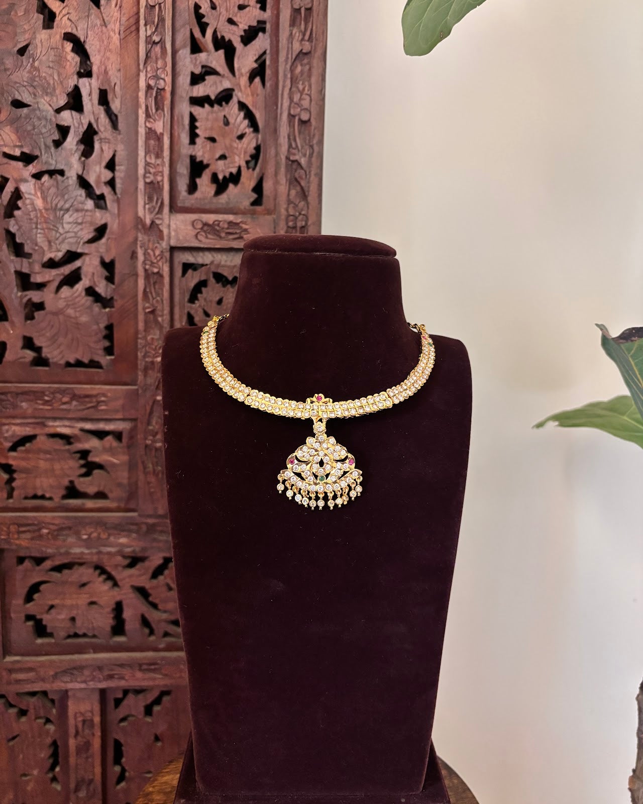 Floral Motif Impon Pendant Attigai Necklace – Ruby and White | Handmade Gold Tone | NC798