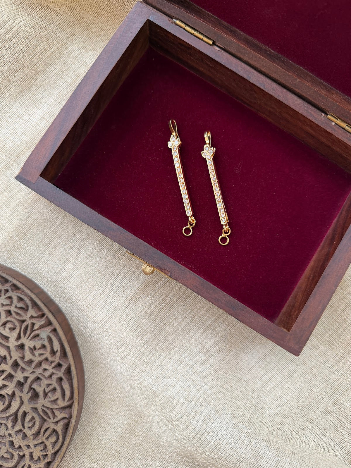Vintage Floral Impon Straight Ear Chain - White | Handmade Gold Tone | EC259