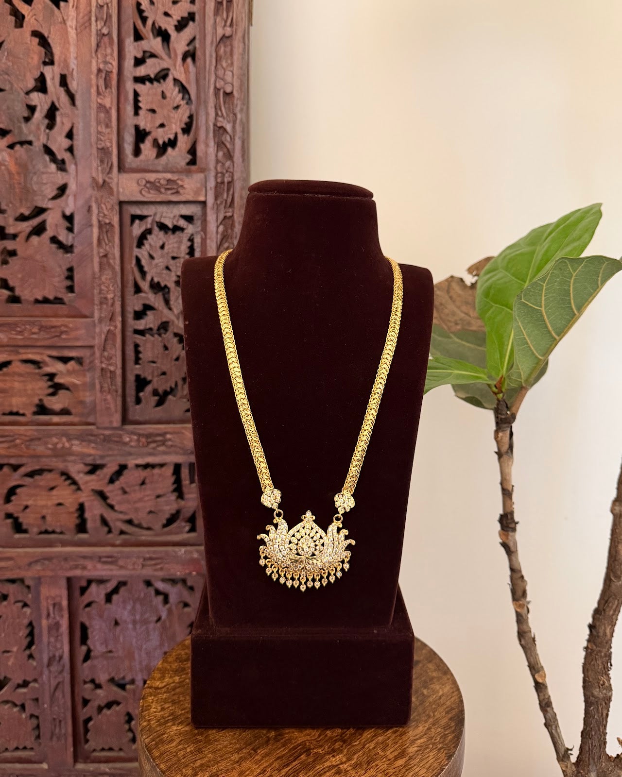 Traditional Lotus Motif Impon Necklace | White | Handmade Gold Tone | NC791