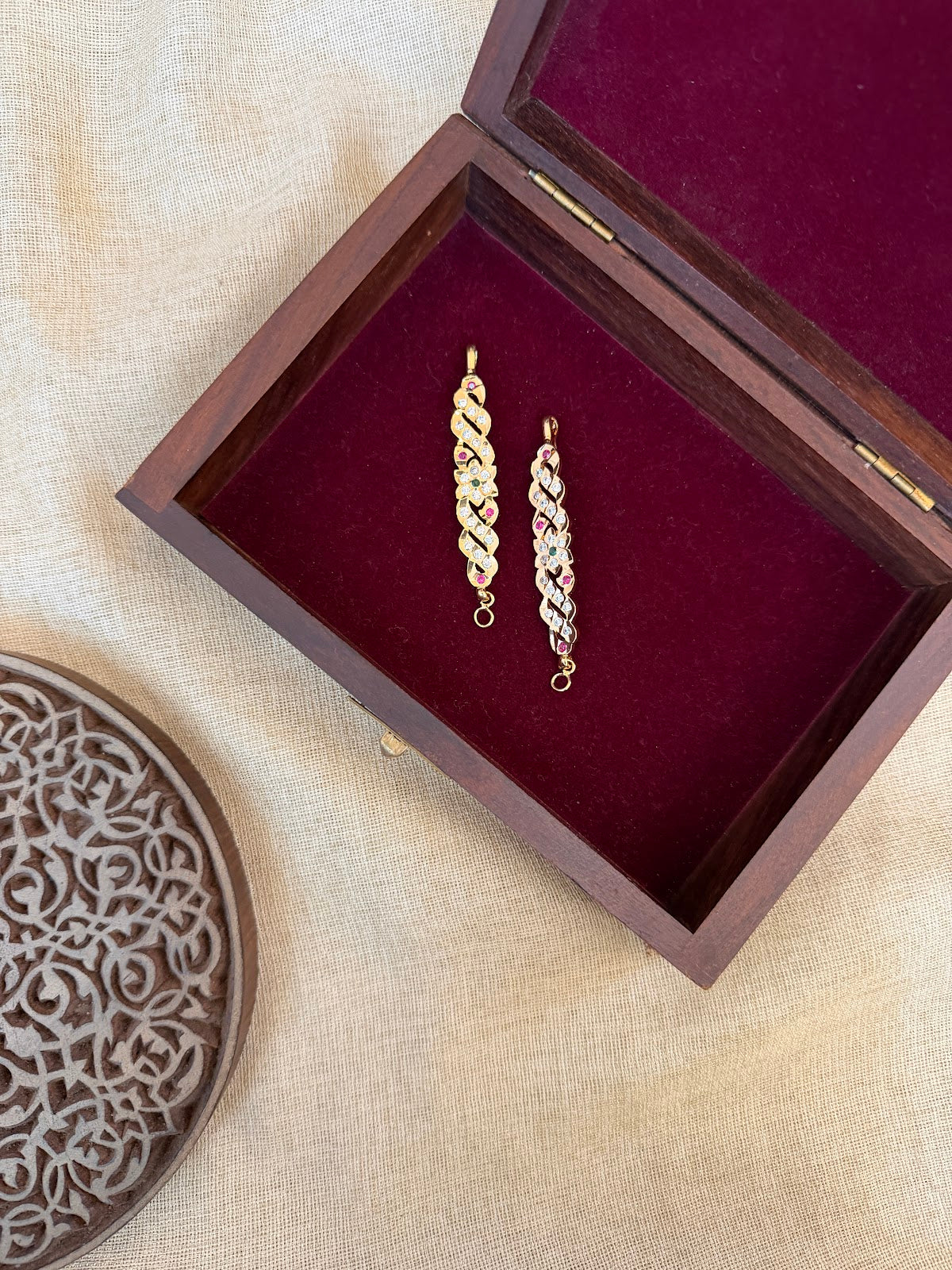 Vintage Floral Impon Straight Ear Chain – Multicolour | Handmade Gold Tone | EC243