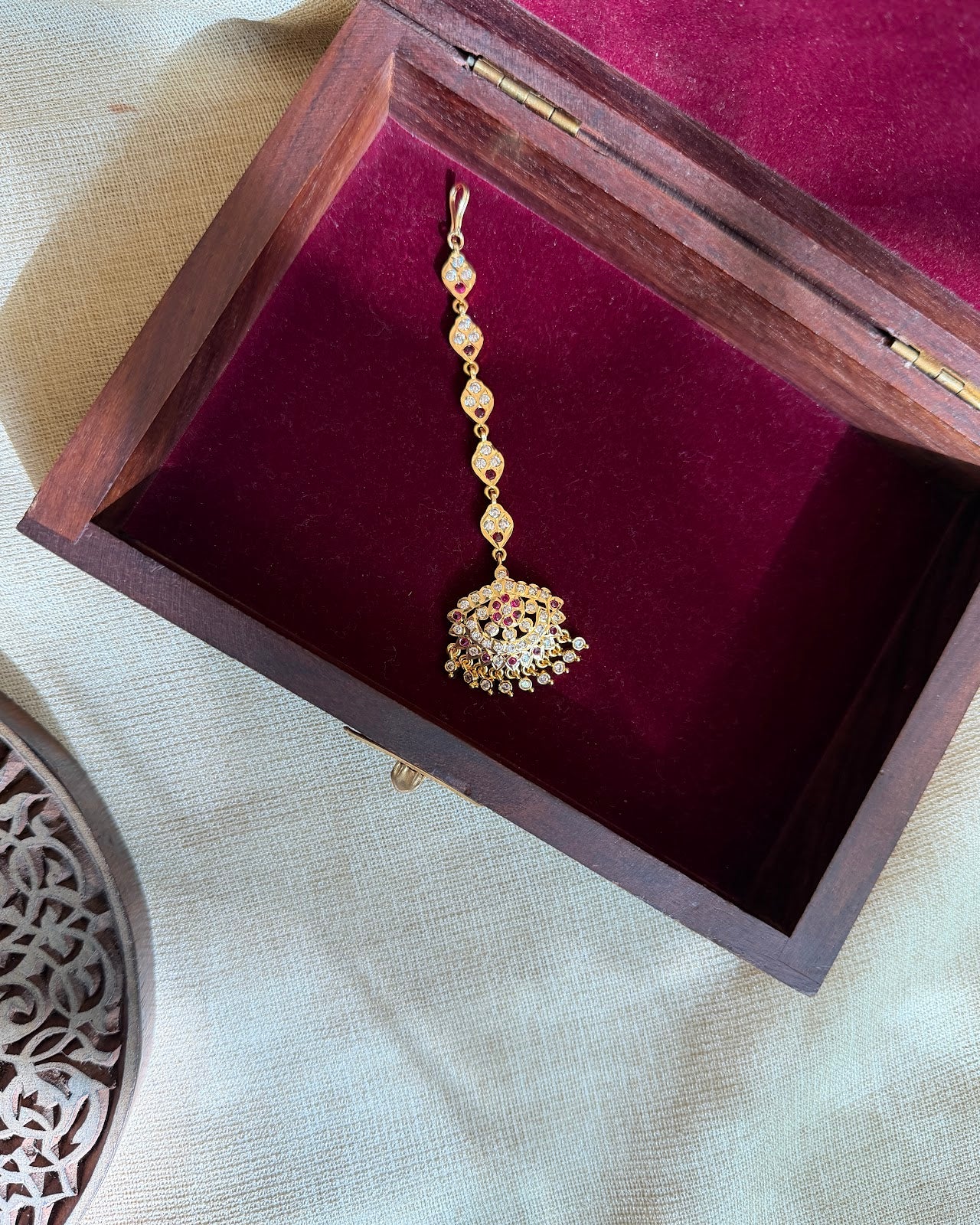 Vintage Impon Classic Maang Tikka | White & Ruby | MT356