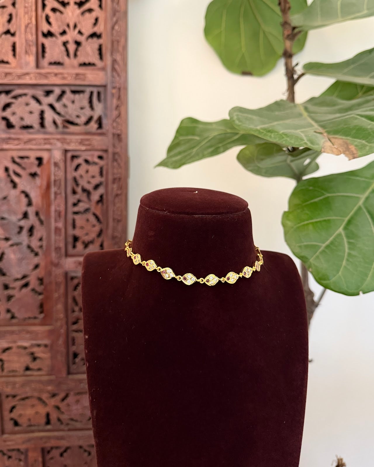 Vintage Floral Impon Choker Necklace | White | Handmade Gold Tone | NC821