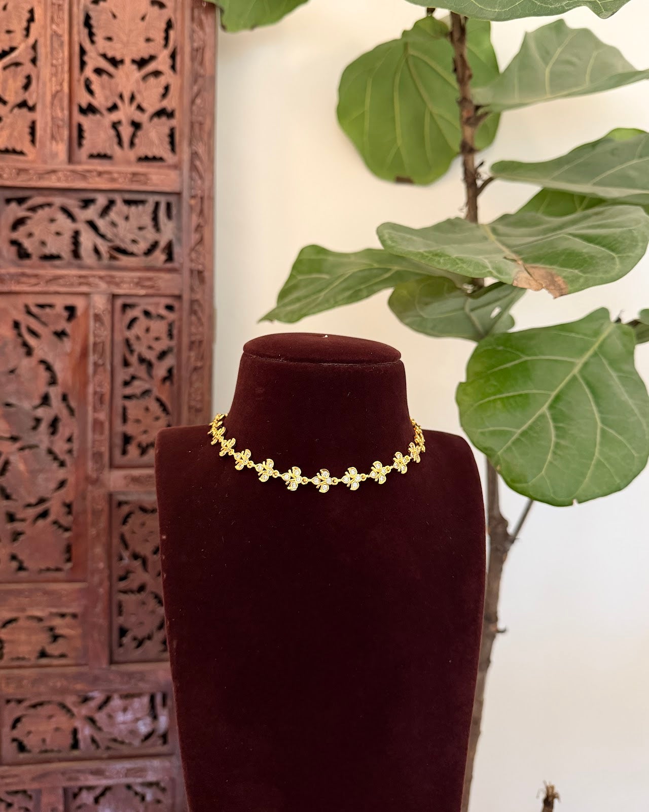 Vintage Floral Impon Choker Necklace | White | Handmade Gold Tone | NC820