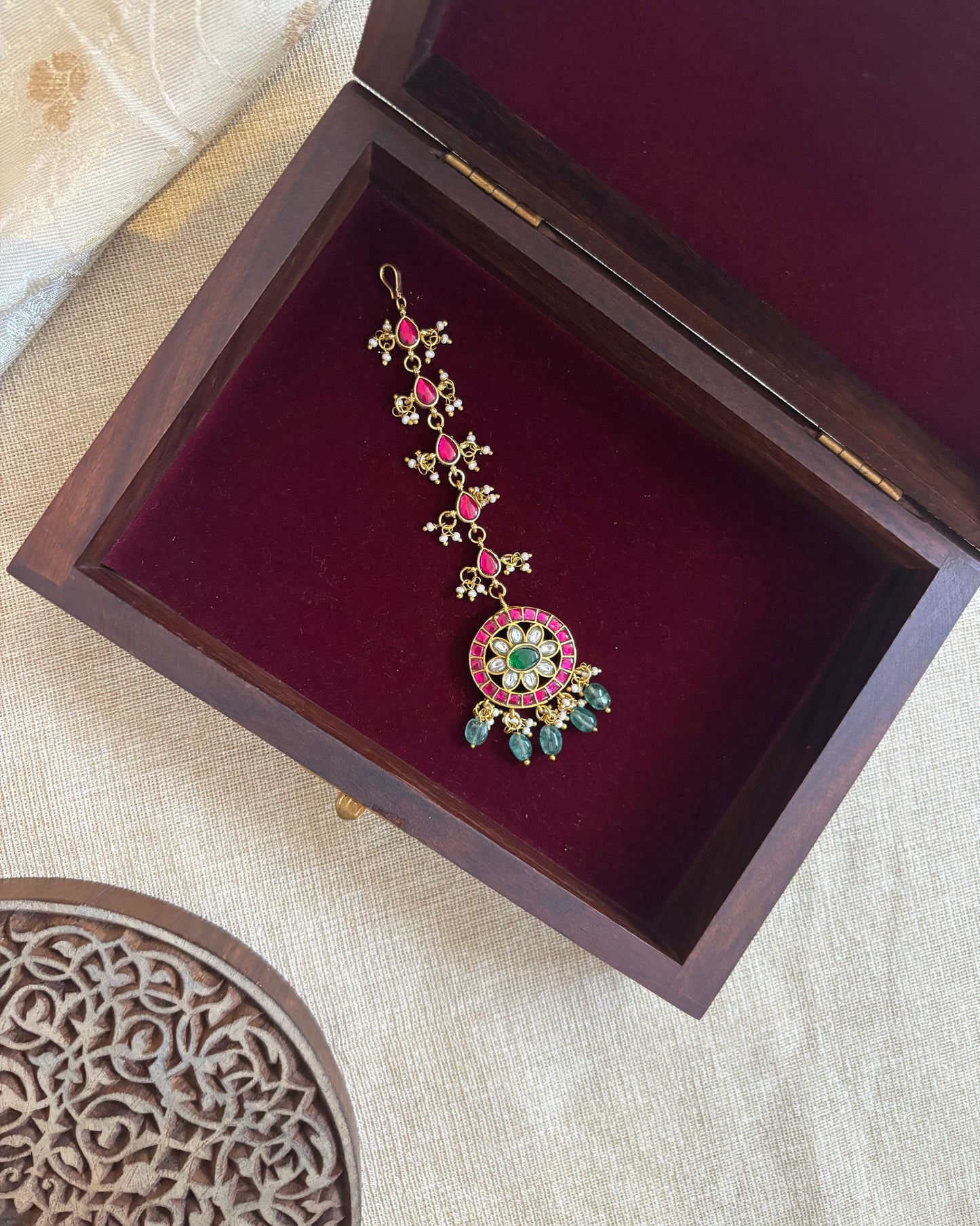 Jadau Kundan Floral Maang Tikka  – Gold-Plated Bridal Hair Jewellery | MT132