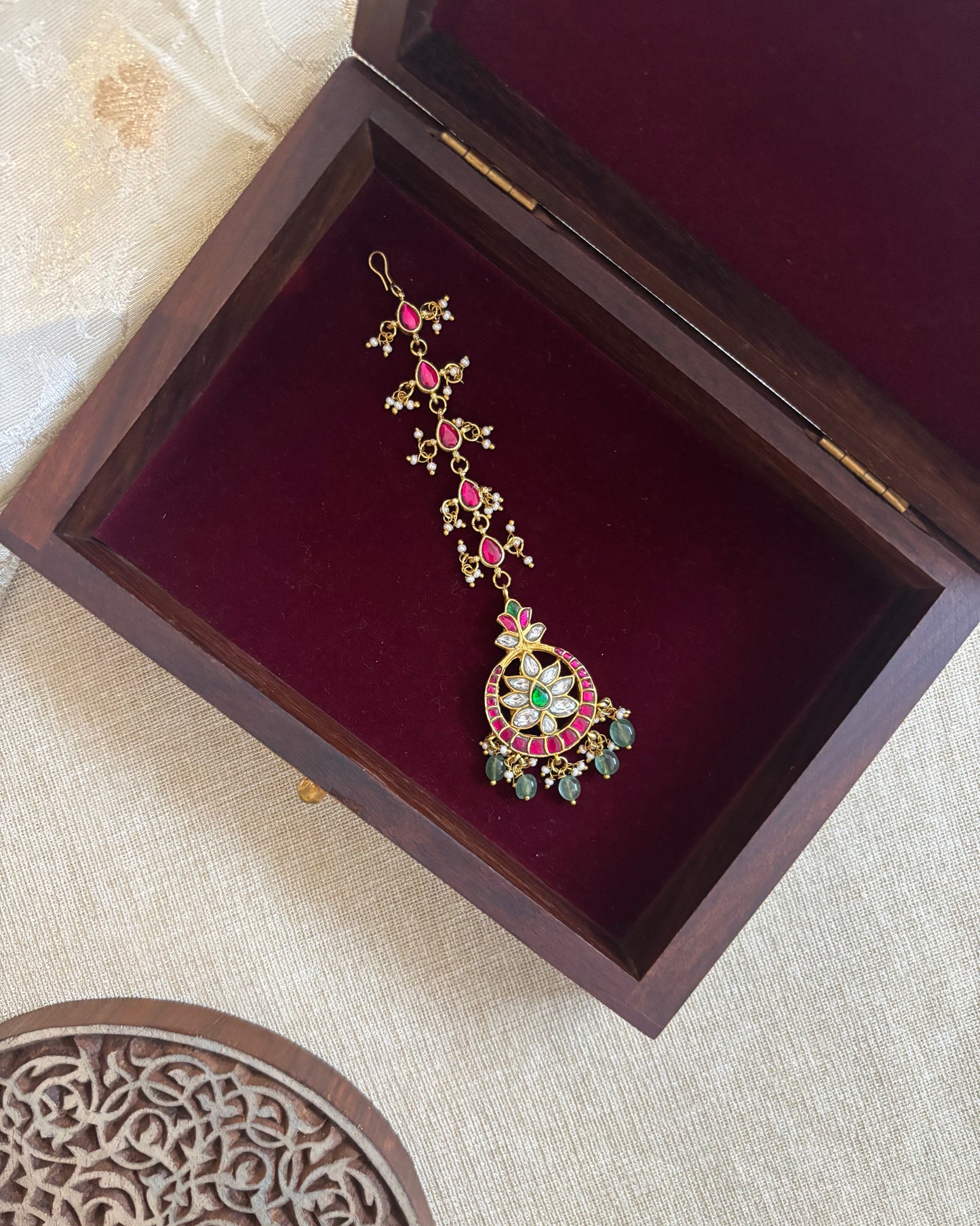 Jadau Kundan Floral Maang Tikka  – Gold-Plated Bridal Hair Jewellery | MT135