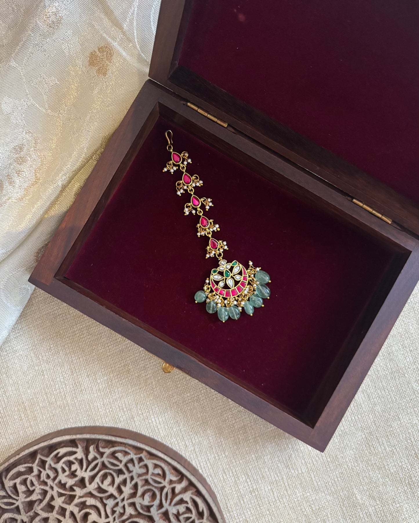 Jadau Kundan Floral Maang Tikka  – Gold-Plated Bridal Hair Jewellery | MT137