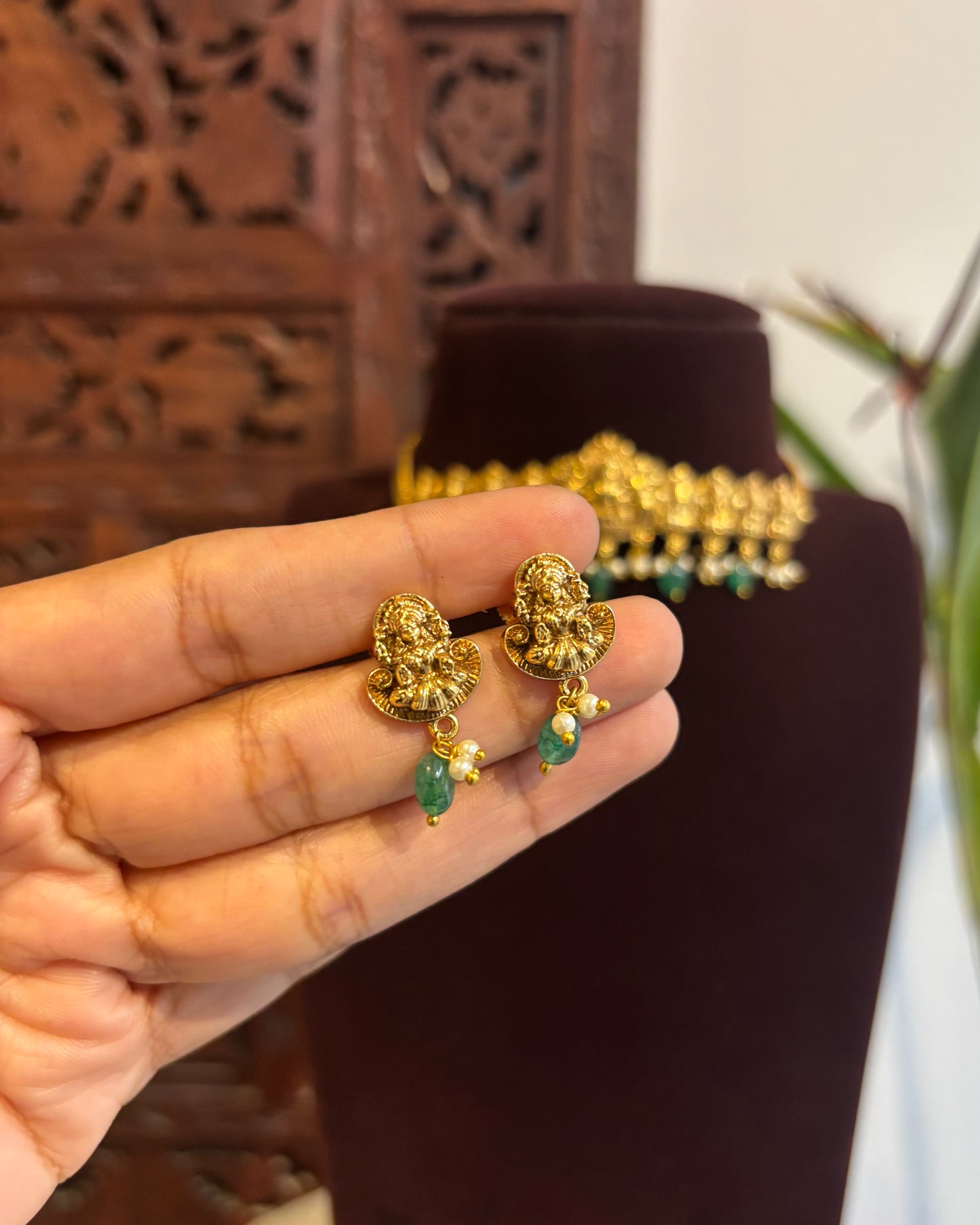 Minimal Lakshmi Motif Choker Necklace | Matching Earrings | NC234