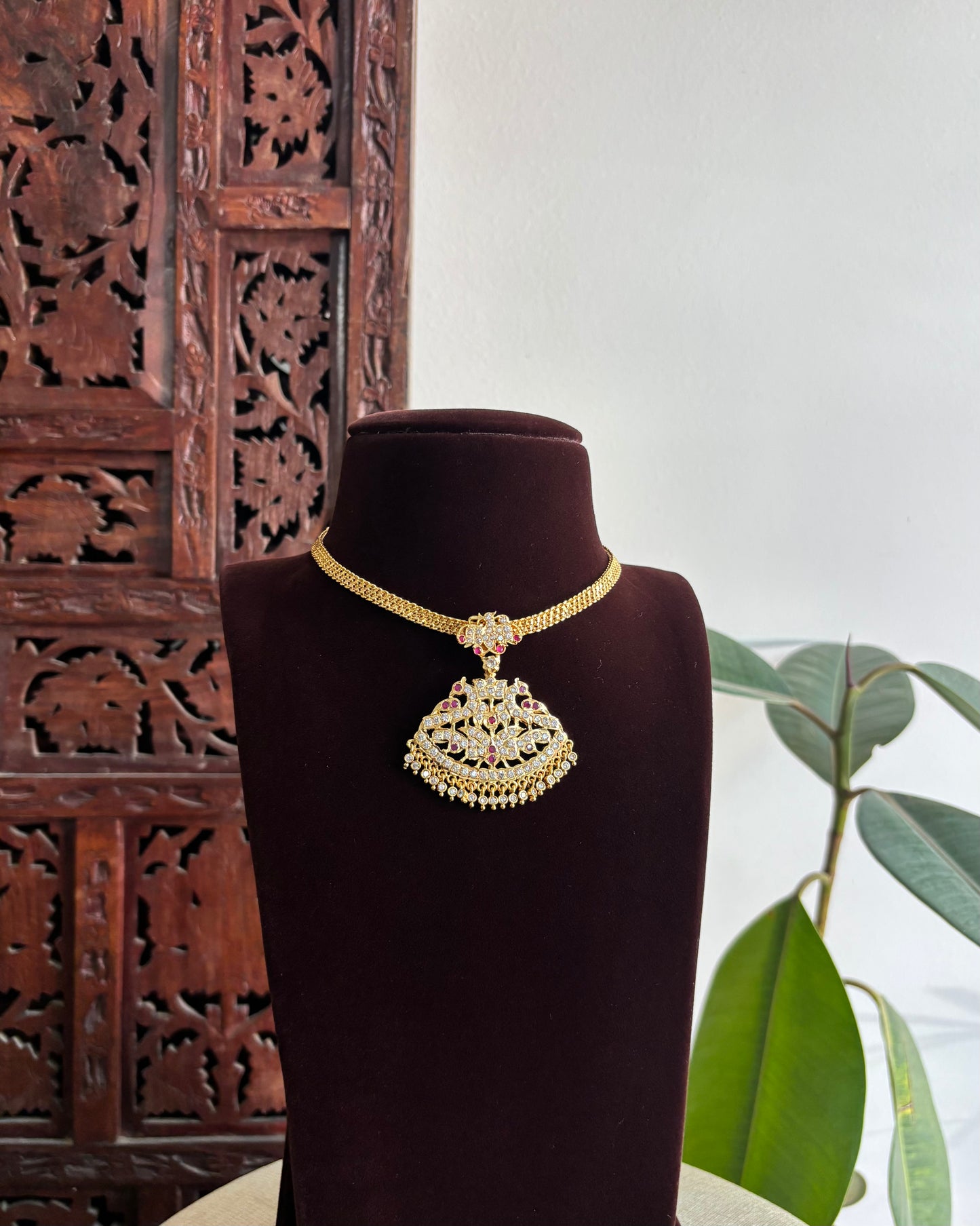 Peacock Motif Impon Pendant Attigai Necklace – Ruby & White | NC339