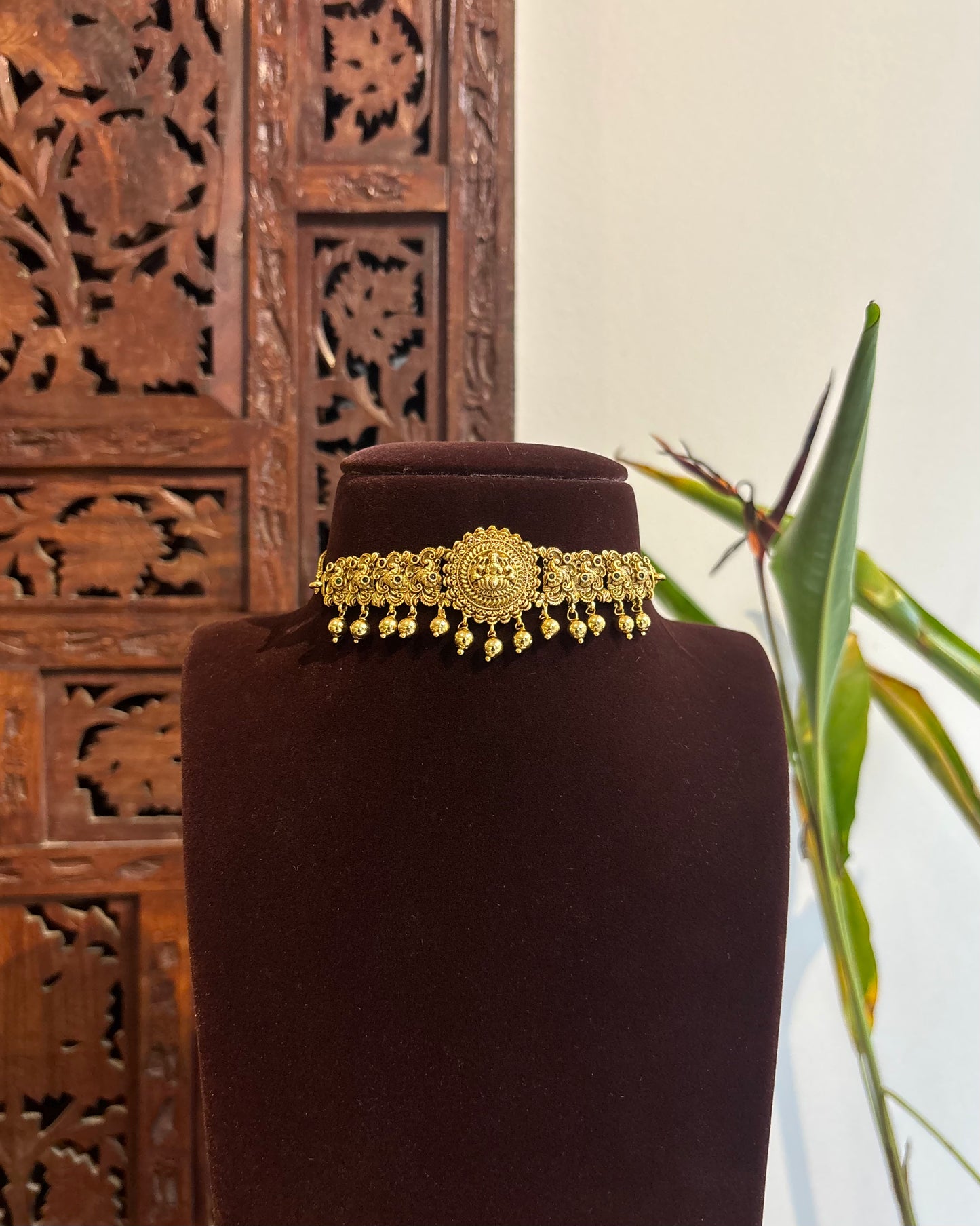 Minimal Lakshmi Motif Choker Necklace | Matching Earrings | NC236