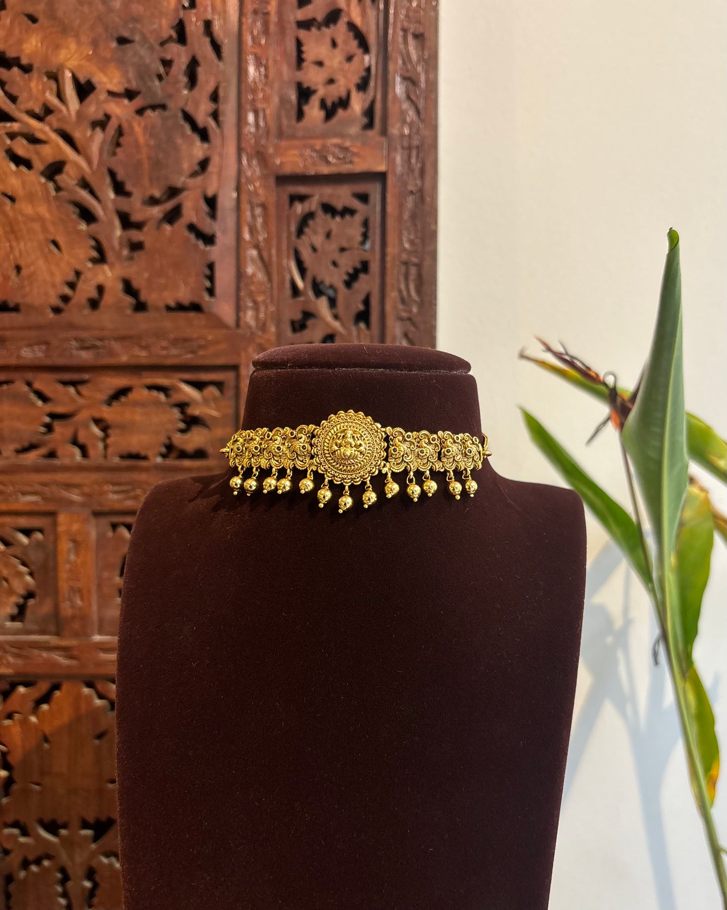 Minimal Lakshmi Motif Choker Necklace | Matching Earrings | NC236